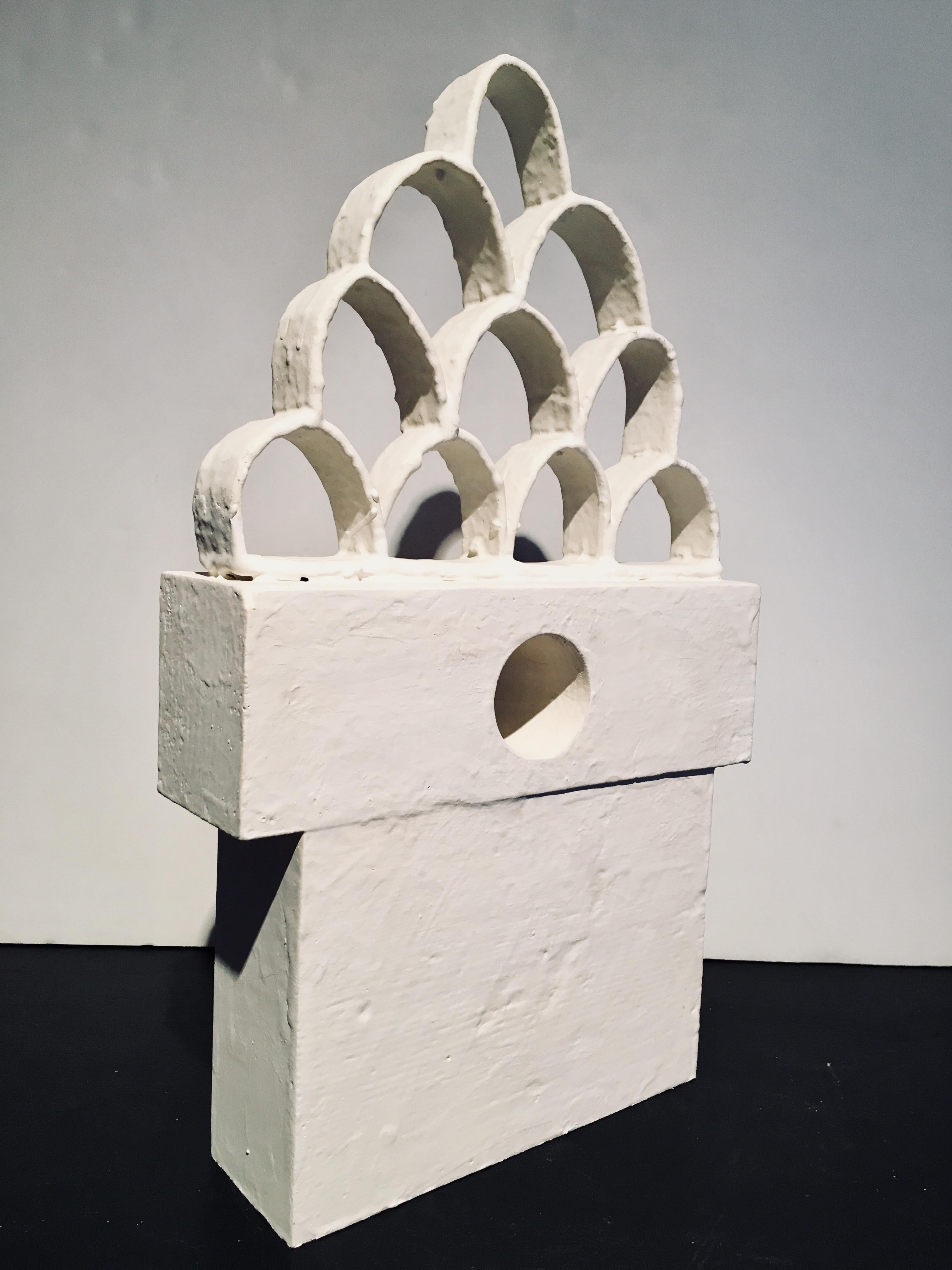 Abstrakte Skulptur, Vogelhaus: „Aviary“ (Braun), Abstract Sculpture, von Kelly Bugden + Van Wifvat
