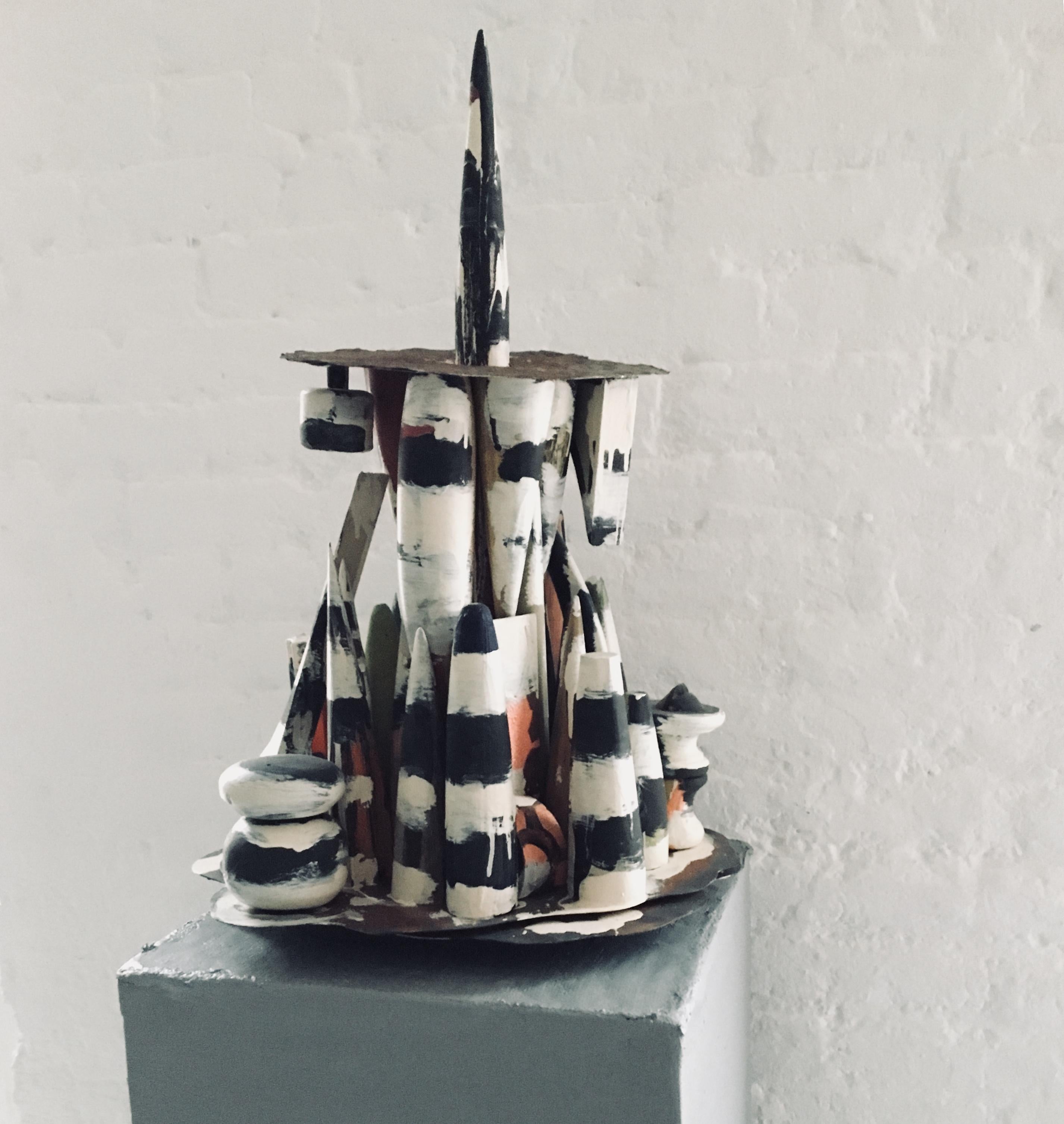 Abstract Sculpture Kelly Bugden + Van Wifvat - Sculpture abstraite en bois : 'Horn'