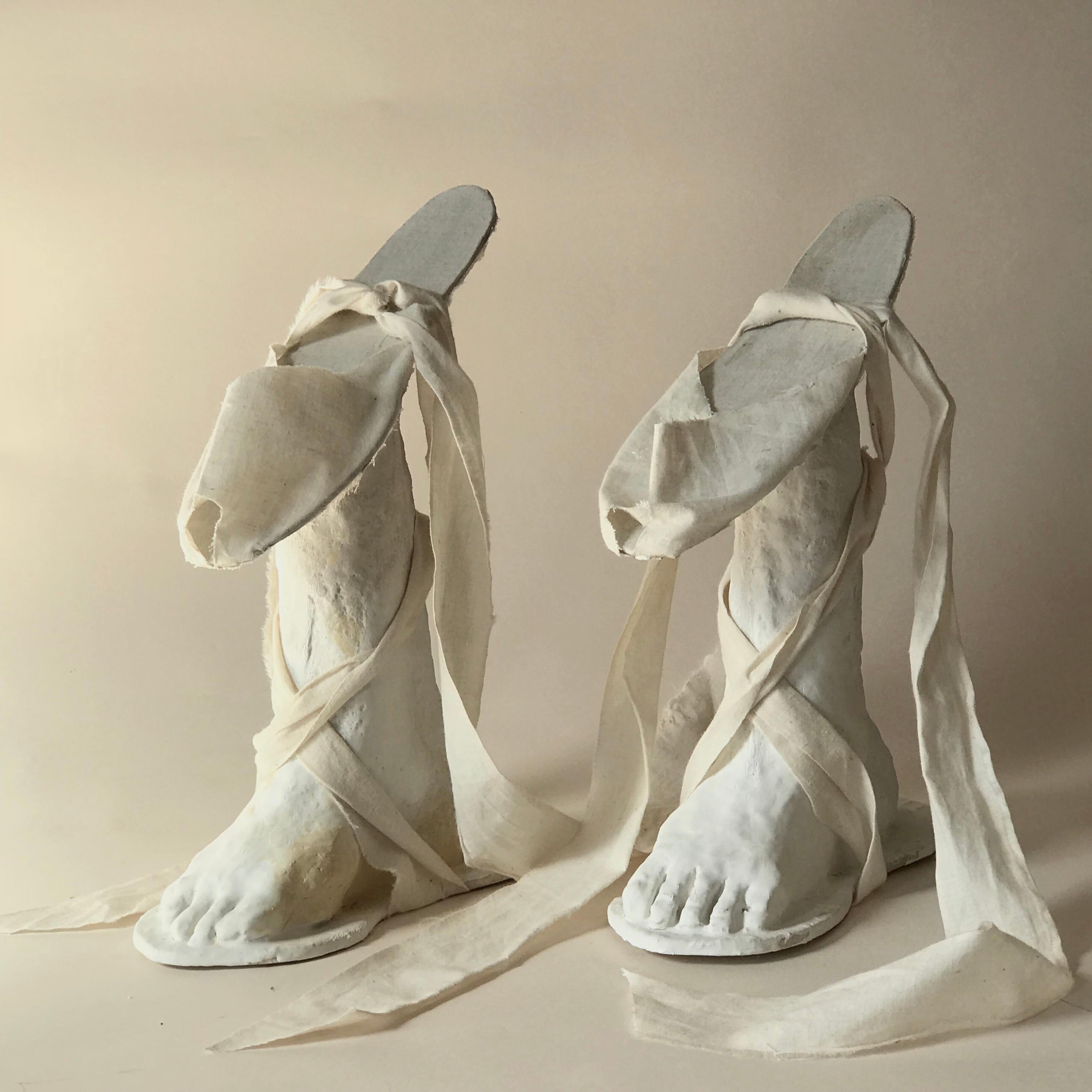 Escultura: "Pareja de Chopines - Mixed Media Art de Kelly Bugden + Van Wifvat