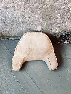 Abstrakte Kissenskulptur: „Untitiled“