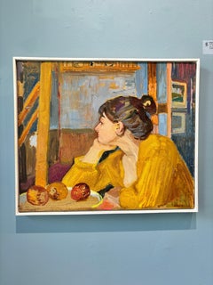 "Suéter amarillo" Óleo de mujer descansando en el estudio, con un plato de melocotones
