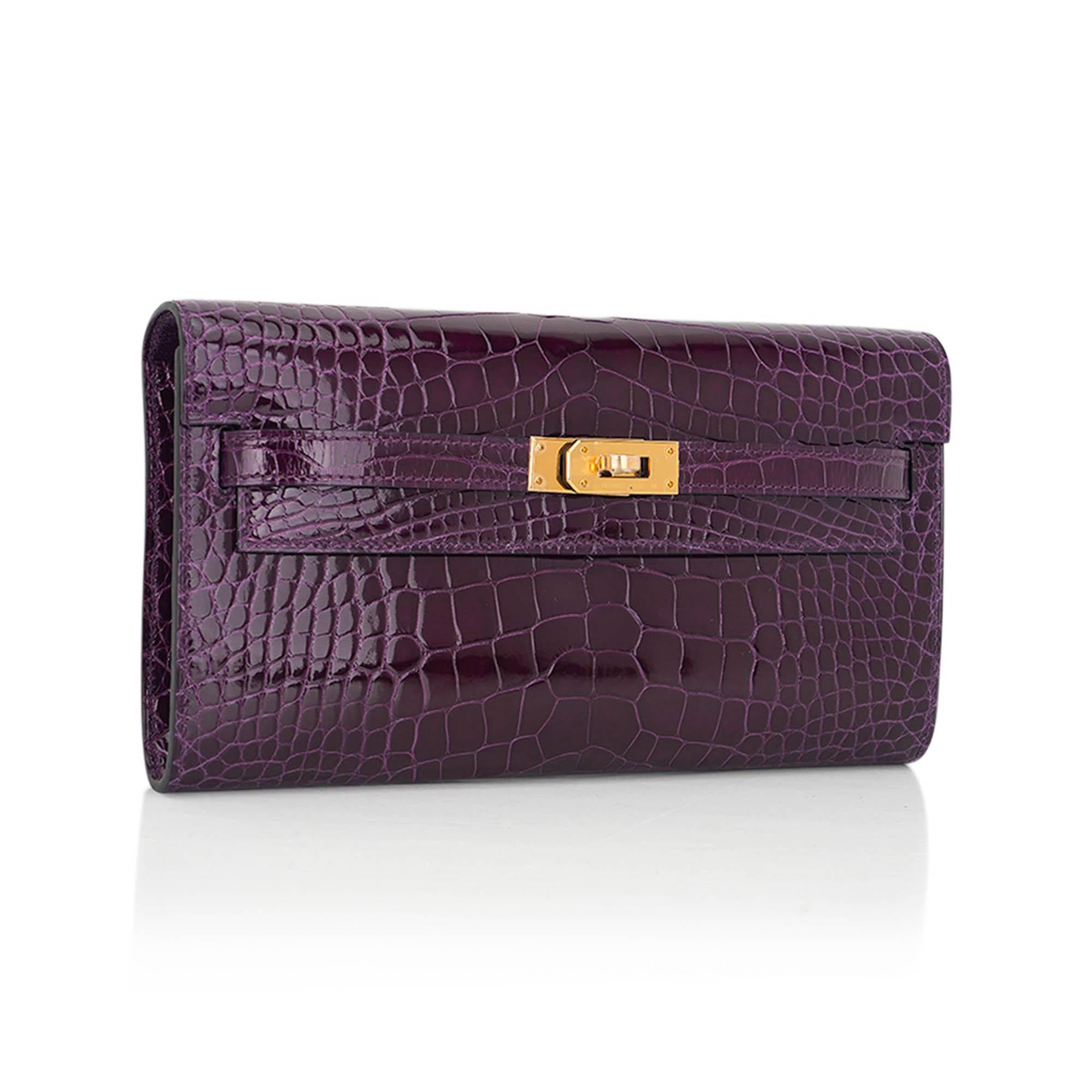 Mightychic offers an Hermes Kelly Classique To Go wallet featured in richly saturated Cassis Alligator
Rich Gold hardware accentuates this exquisite limited edition Hermes Cassis Alligator crossbody Kelly bag.
A stunning jewel toned warm Plum