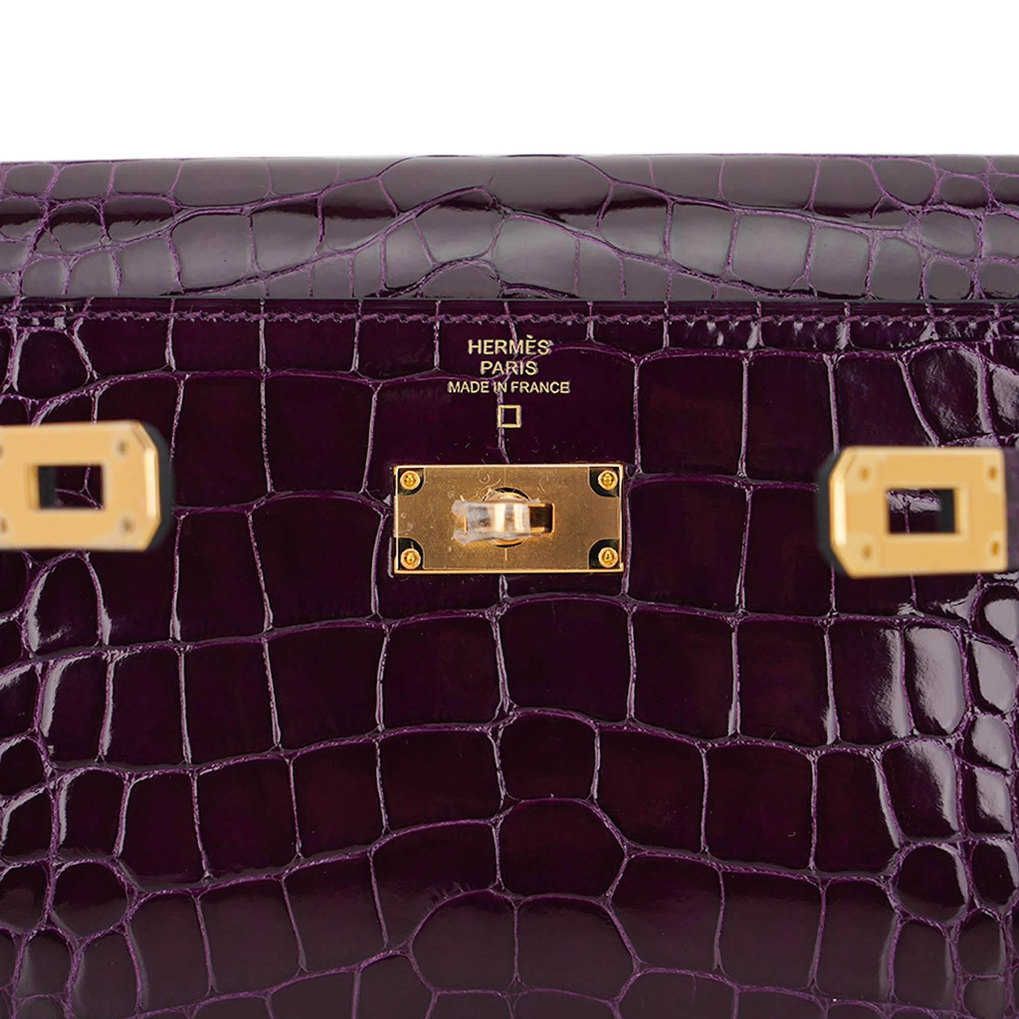 Kelly Classique To Go Wallet Cassis Alligator Gold Hardware In New Condition For Sale In Miami, FL