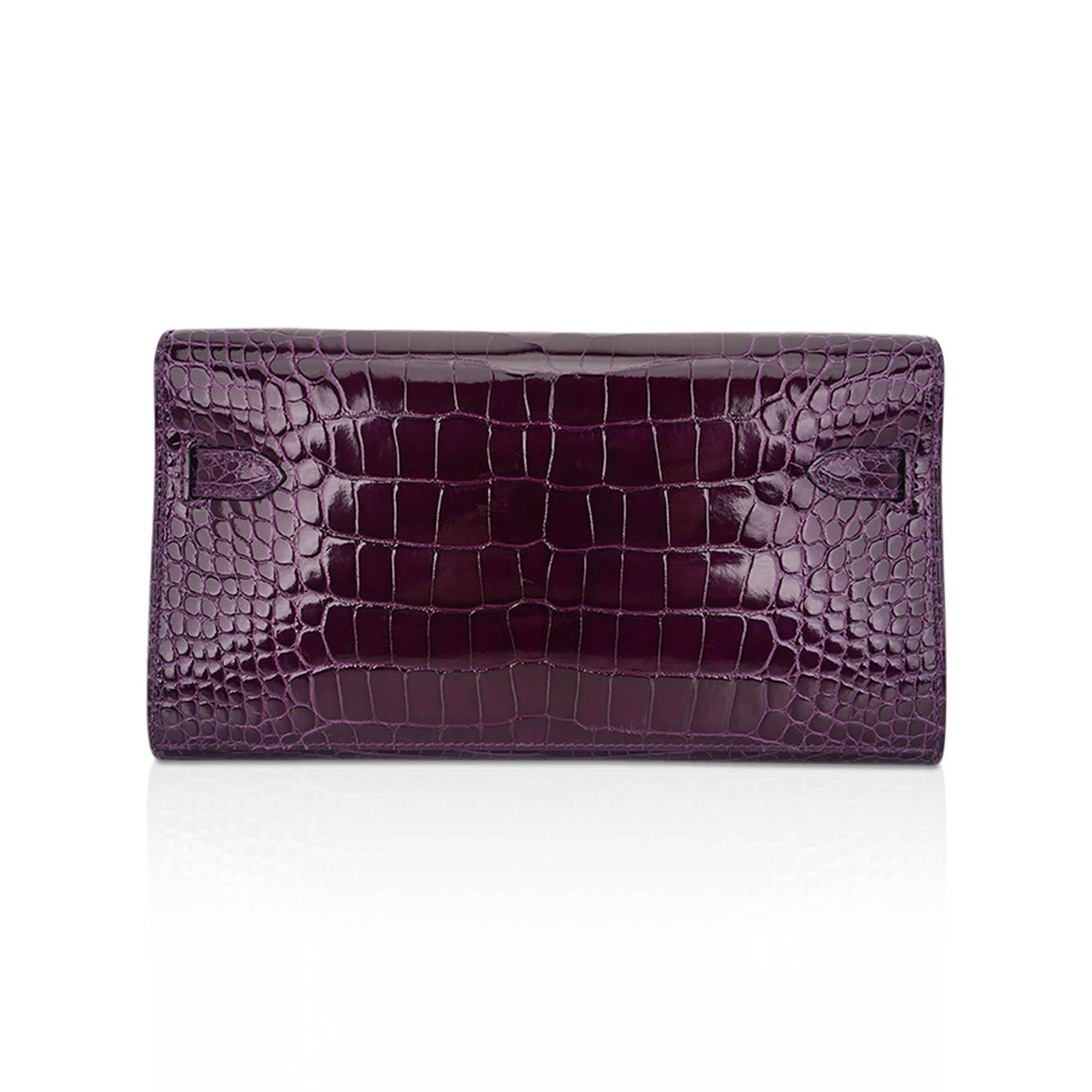 Women's Kelly Classique To Go Wallet Cassis Alligator Gold Hardware For Sale