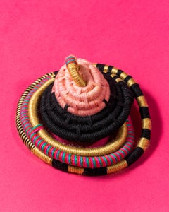 Magic Summertime Magic (or rose, noir, sarcelle, rouge, magenta), sculpture en textile, 2021