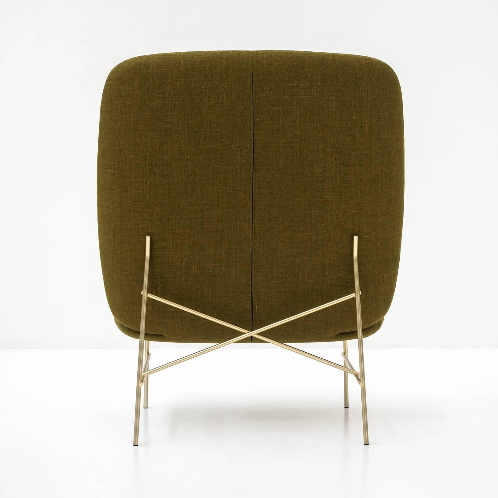 Part of the Kelly collection, designed by Swedish studio Claesson Koivisto Rune, this exquisite accent chair makes an elegant and minimalist statement, while also being a piece of furniture that is versatile and comfortable. Resting on a metal base