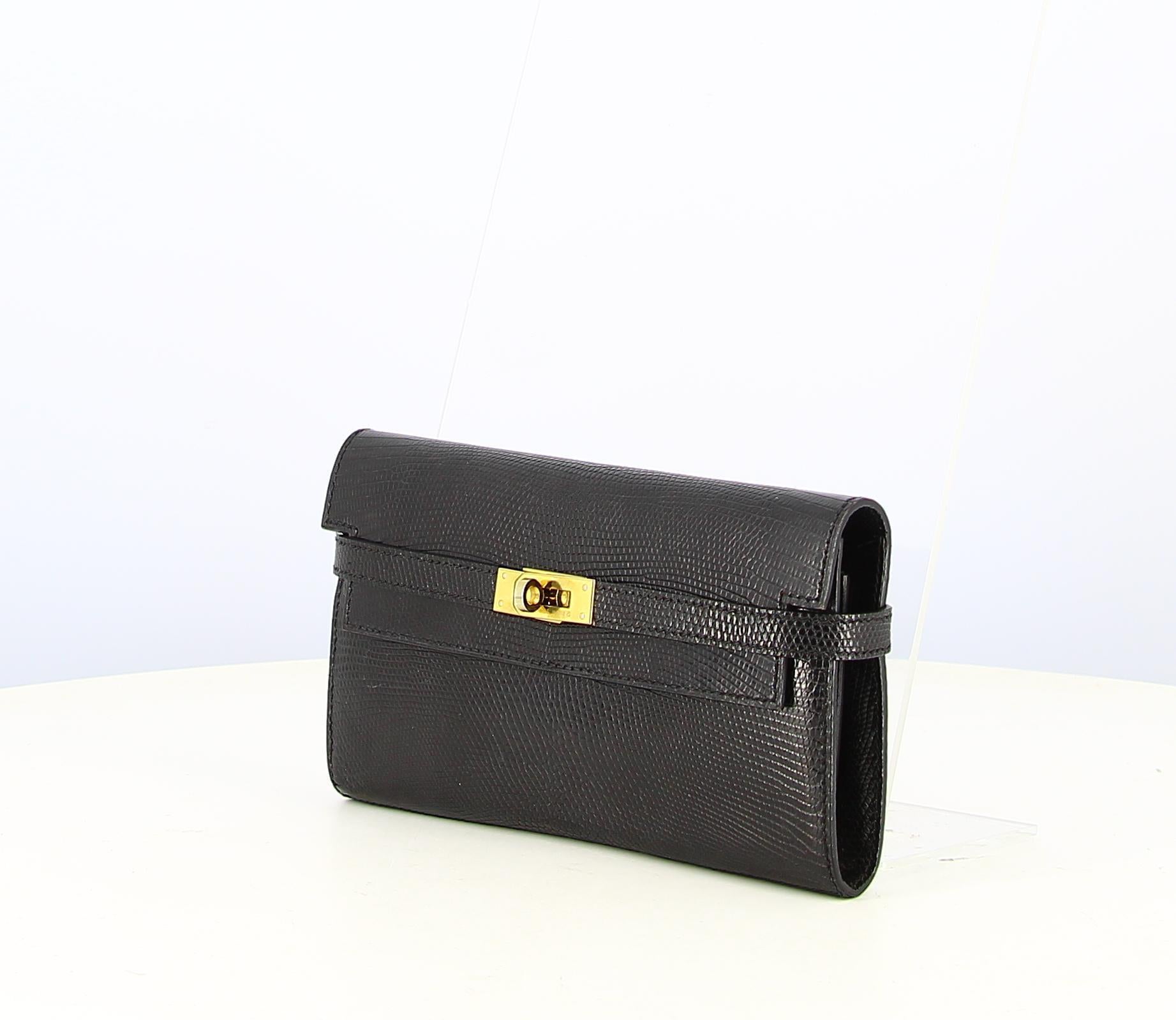 Kelly Hermes Black Lizard Wallet
- Good condition, shows slight wear and tear over time
- Hermes Kelly wallet, black lizard, golden clasp
- The interior is in black grained leather, three parts, one of which is zipped golden, plus small pockets