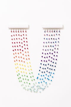 "Cruzando Caminos: Arco Iris I" Colgante de pared con estrellas de origami plegadas a mano y enhebradas