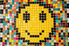 Wand-hängende Skulptur "Was Happy Cancelled?", Regenbogen, helle Farben, Lächeln