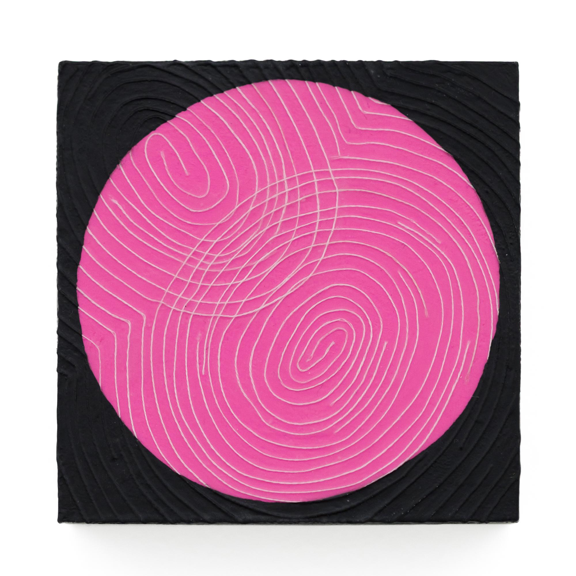 "Du bist hier: Rosa" Spiralförmige Fäden und Acryl auf Platte