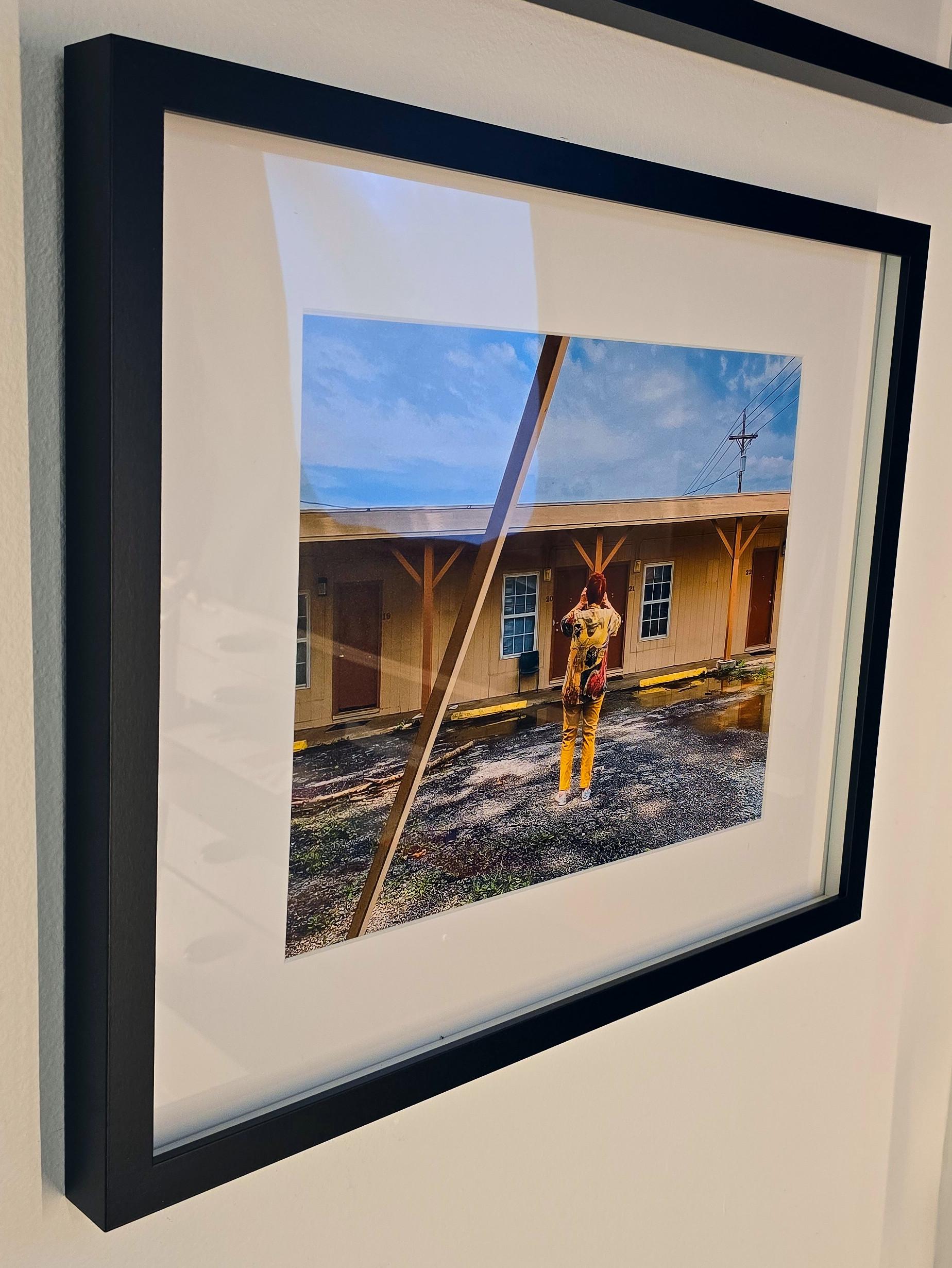 Photographe (Lou Jane) (Americana, Midwest, Motel, Vintage, ~30% off) en vente 3