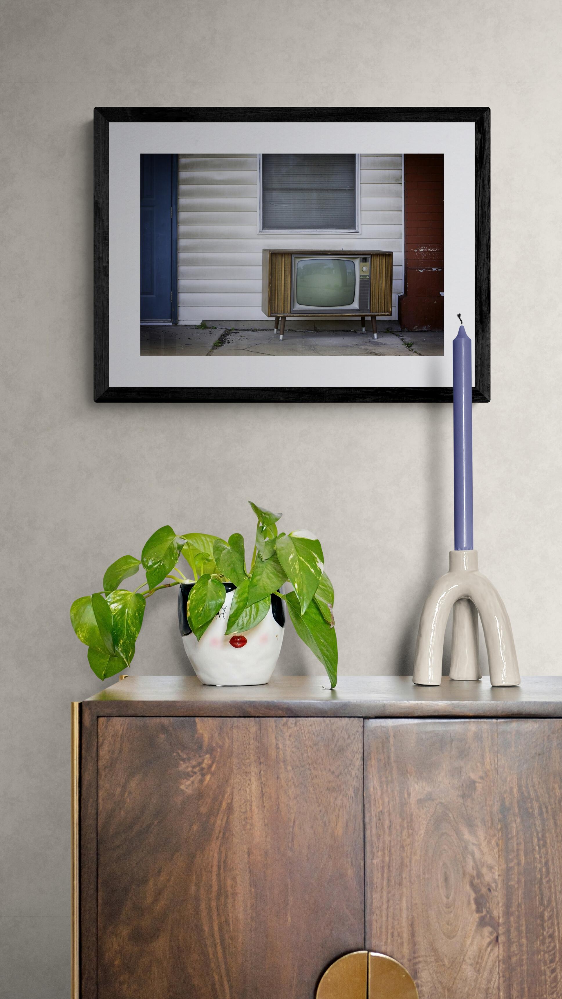 Télévision Americana  (Americana, Midwest, Classic, Vintage, TV, ~26 % off) - Photograph de Kelly Ludwig