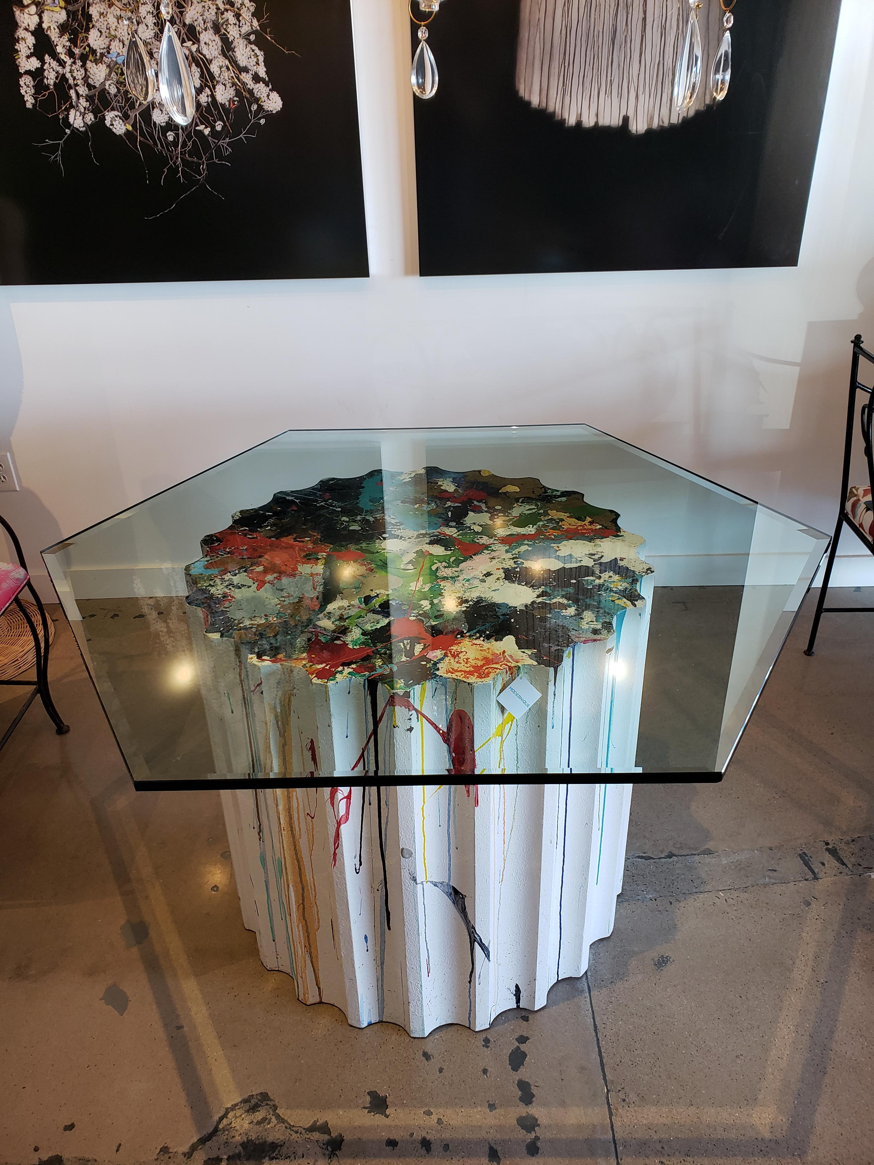 Noted artist, Kelly O'Neal blends into each of his works a modern sensibility with an old world technique. His sense of color is unparalleled and his flair for composition apparent.
This table base is an excellent opportunity to create a stunning