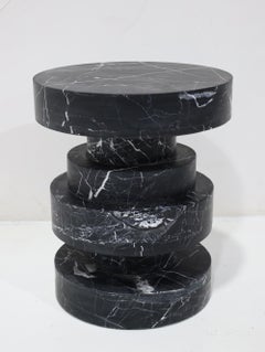 Sgabello o tavolino Apollo di Kelly Wearstler in marmo Nero Marquina