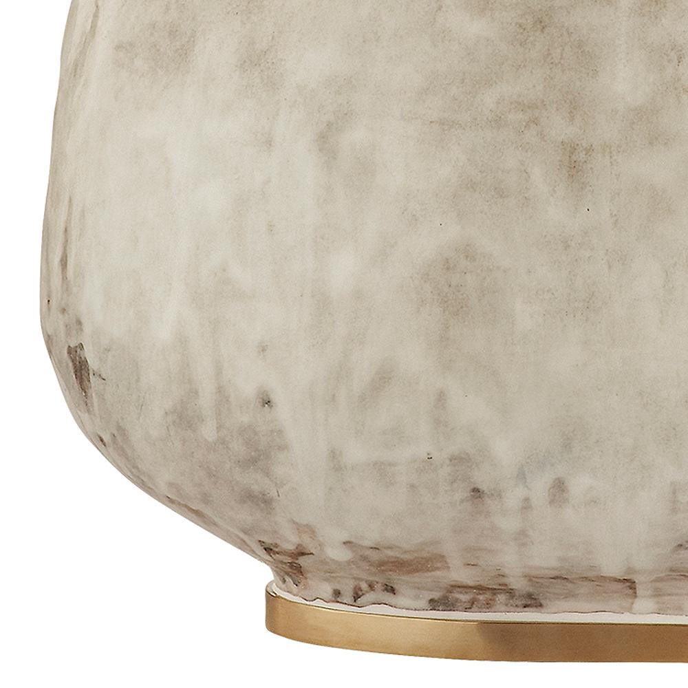 A modern take on a classic form, the Beton table lamp encompasses Kelly's affinity for free form and striking silhouettes.

International orders: Lead times and availability vary for non-US 120V fixtures. 

Standard 110V
Height: 35