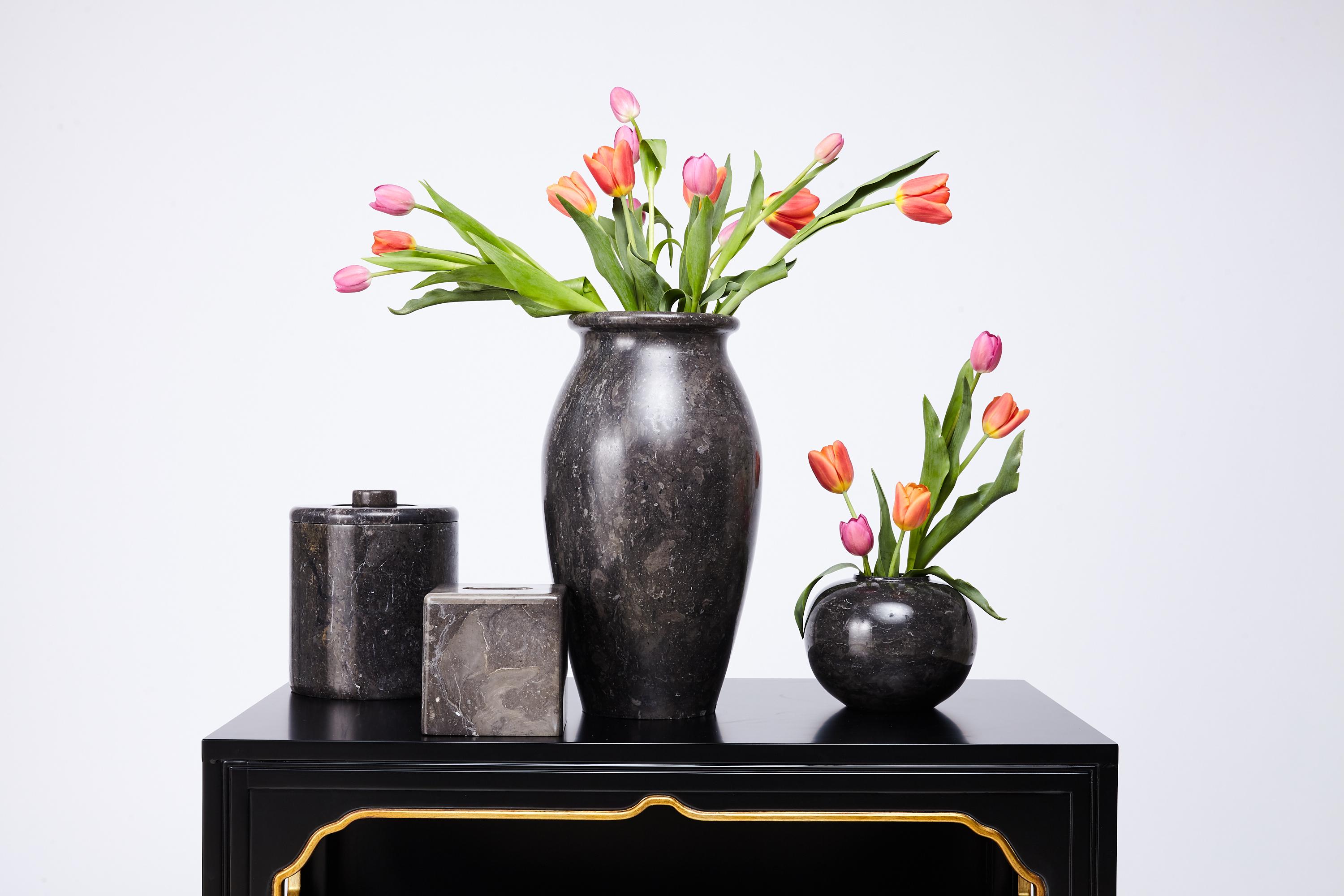 Marble Vase Selected by Interior Designer Kelly Wearstler for the Viceroy Miami (21. Jahrhundert und zeitgenössisch)