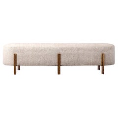 Panchina Kelly Wearstler Melange con gambe in ottone fuso e ciniglia avorio