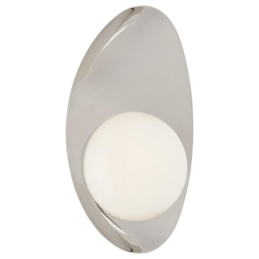Kleiner Nouvel-Wandleuchter Kelly Wearstler aus antikem brüniertem Messing und weißem Glas (amerikanisch) im Angebot