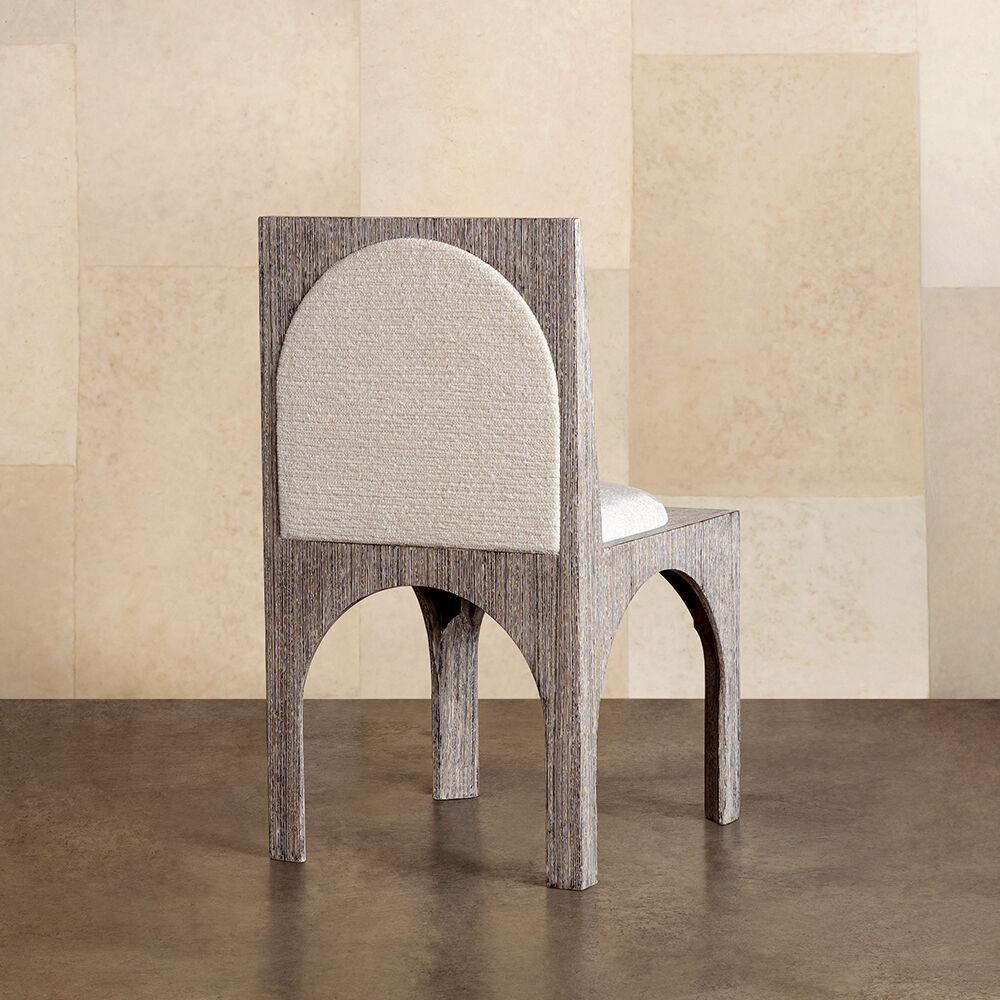 Kelly Wearstler Roxbury Esszimmerstuhl in elfenbeinfarbener Chenille (amerikanisch) im Angebot