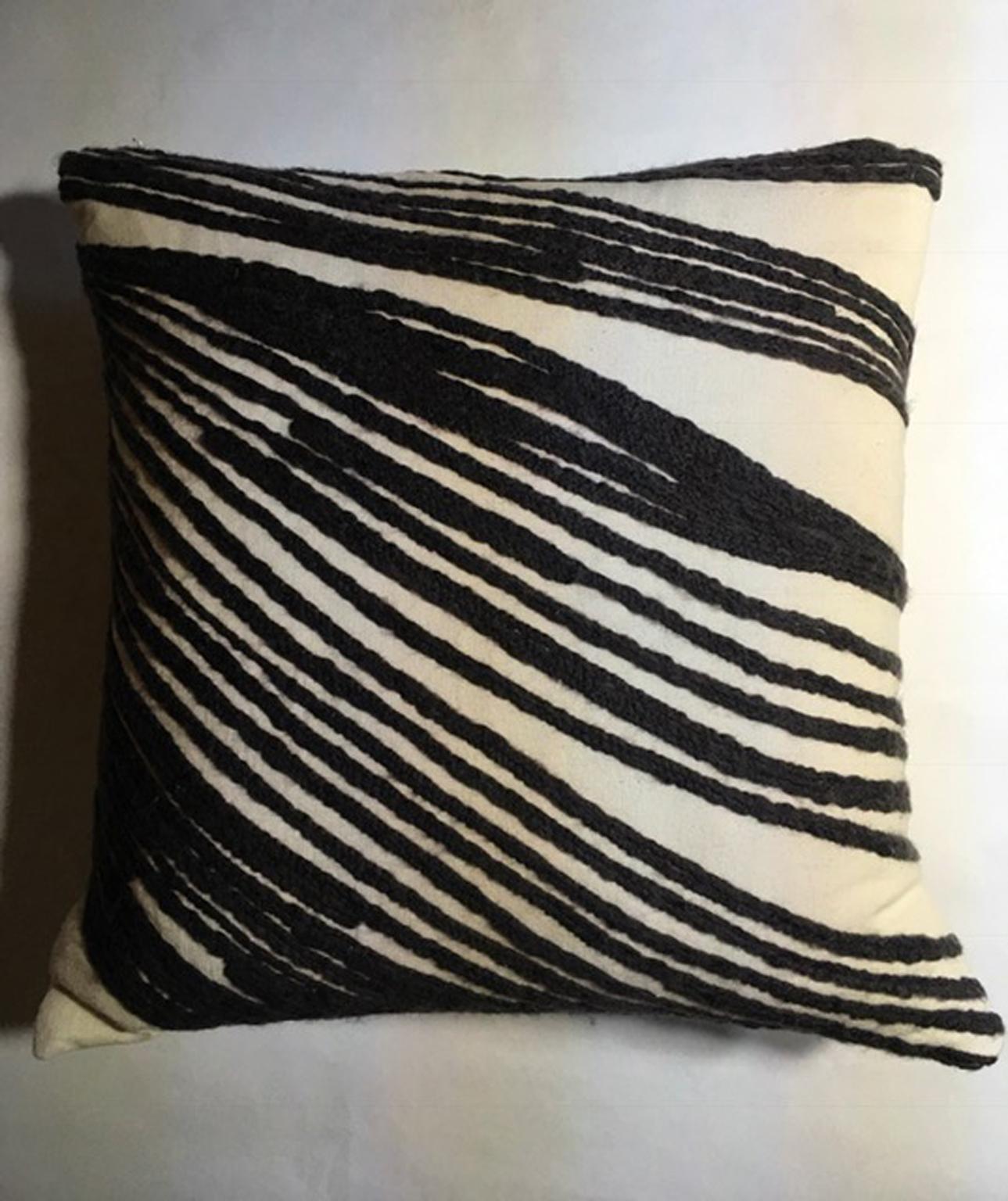 Kelly Wearstler white black grey cotton pillow

This pillow is part of Kelly Wearstler Home Collection. The drawing is embroidered.
There's the hinge. Dry clean only.