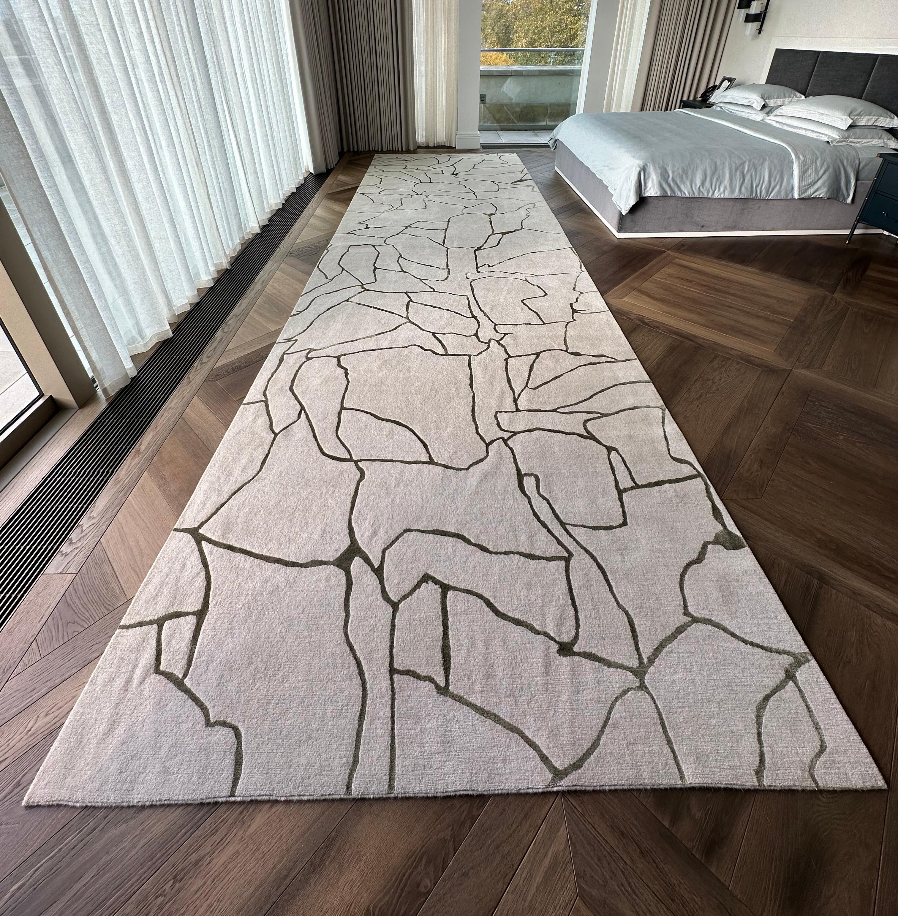 Kelly Wearstler x Rug Company 'Tracery'  Large Wool and Silk Abstract Rug  In Good Condition In Glasgow, GB