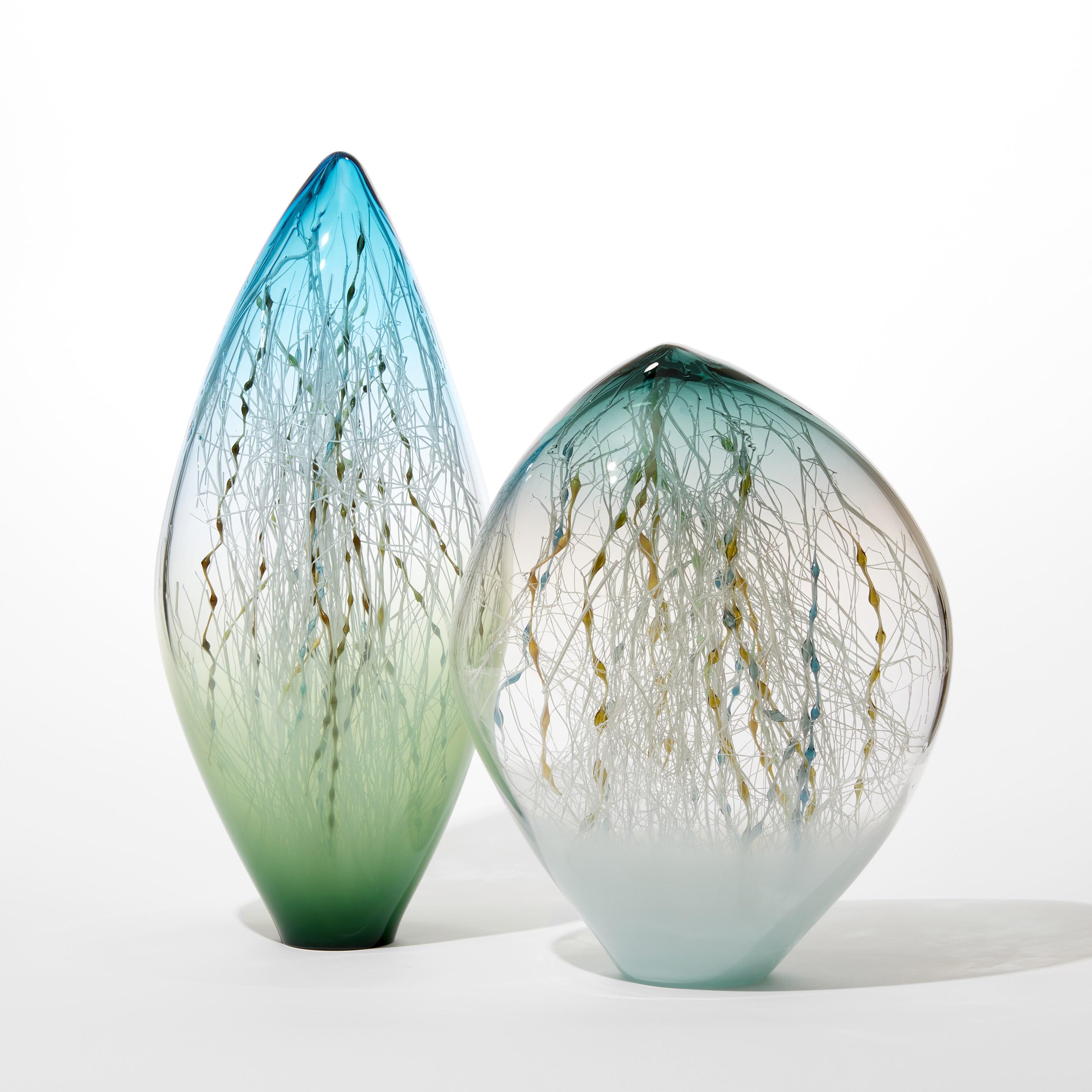 Britannique Kelp in Forest Green & Capri Blue, œuvre d'art abstraite en verre d'Enemark & Thompson en vente