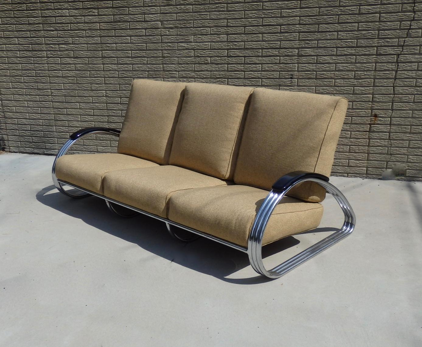 Recently upholstered KEM Weber for Lloyd Art Deco Machine Age Chrome Sofa In Good Condition In Ferndale, MI