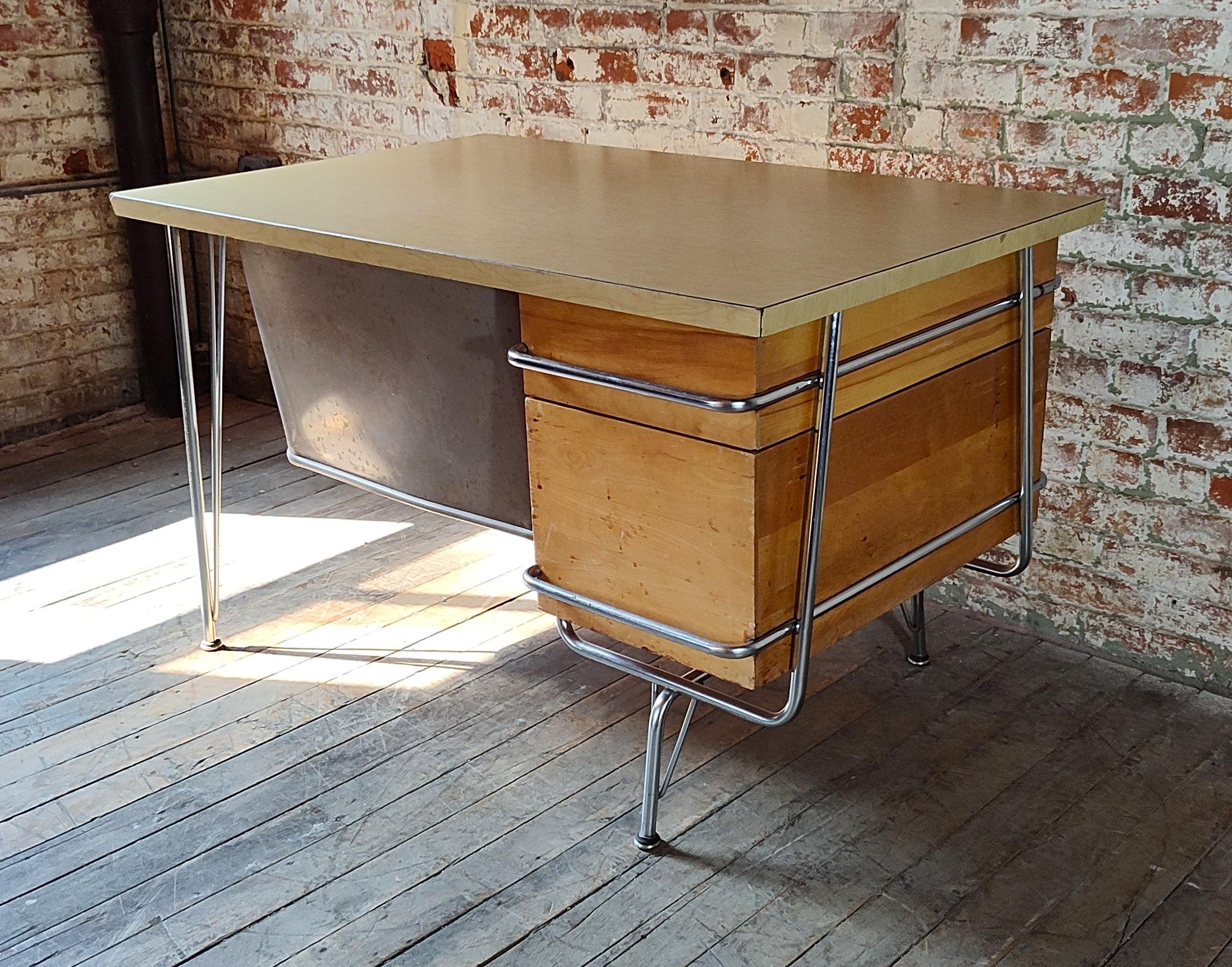 Kem Weber Trimline Desk by Heywood Wakefield In Good Condition For Sale In Oakville, CT