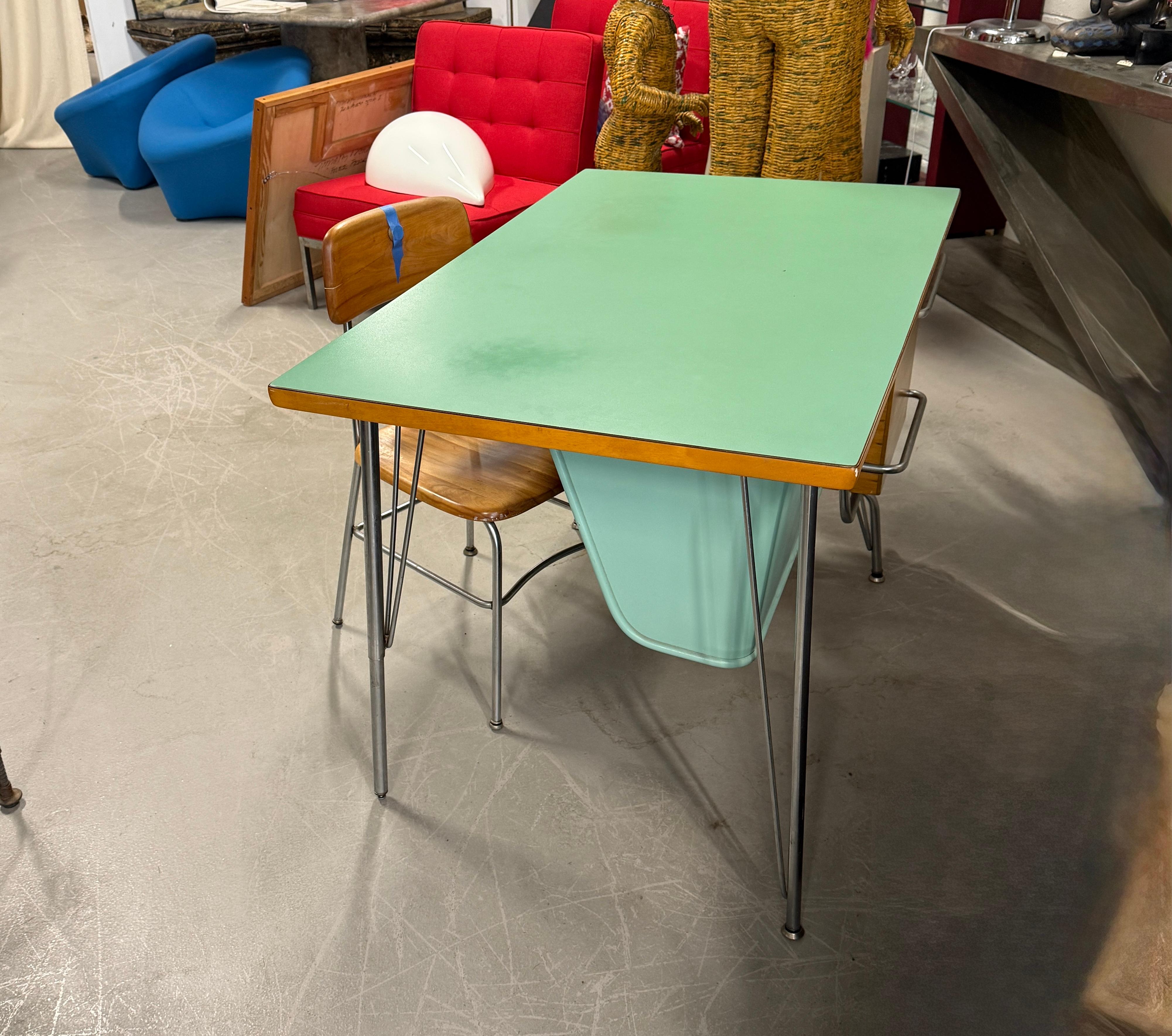 Kem Weber Trimline for Heywood Wakefield Desk and Chair For Sale 3