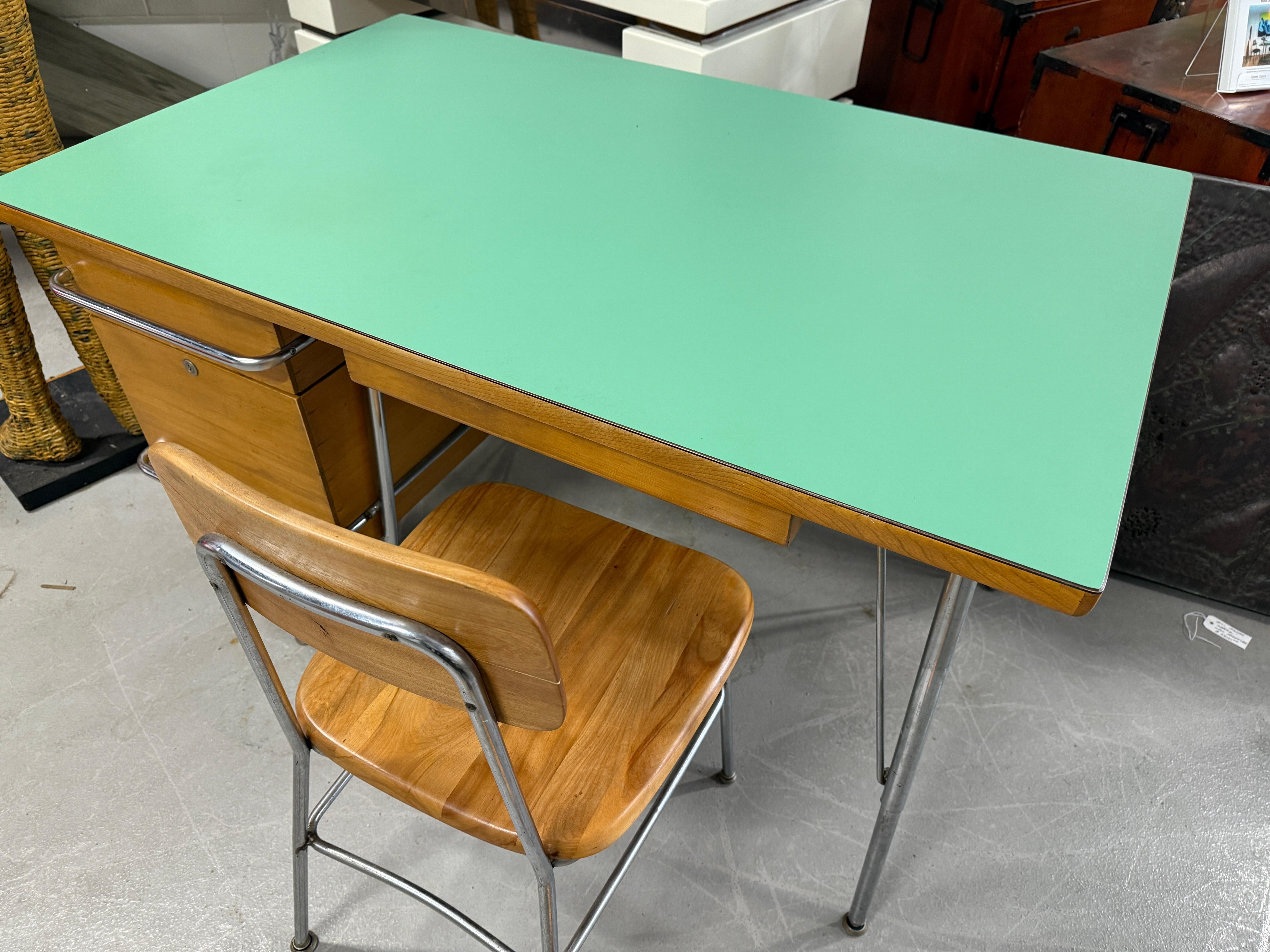 Kem Weber Trimline for Heywood Wakefield Desk and Chair For Sale 11