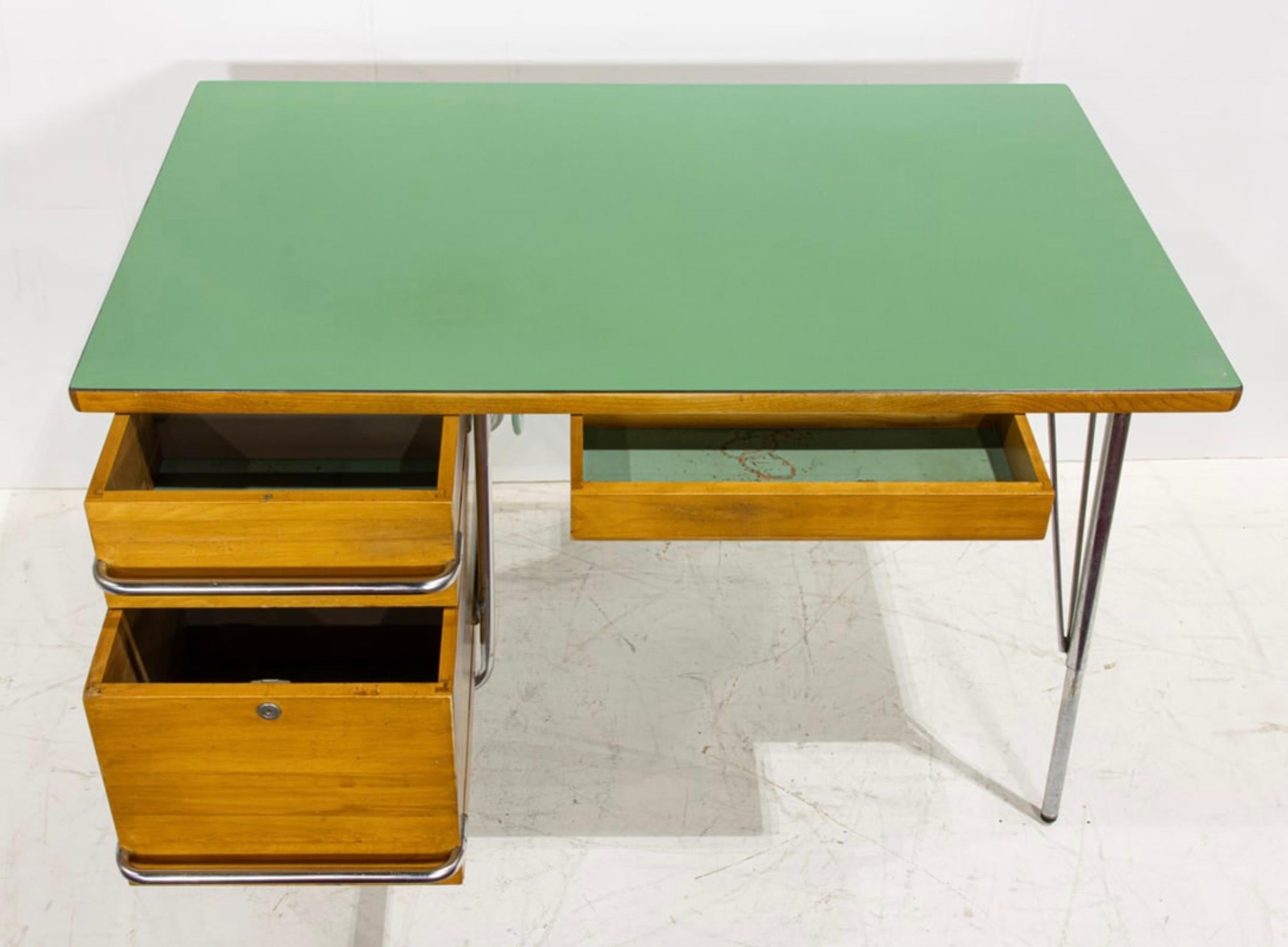 Kem Weber Trimline for Heywood Wakefield Desk and Chair In Good Condition For Sale In Palm Springs, CA