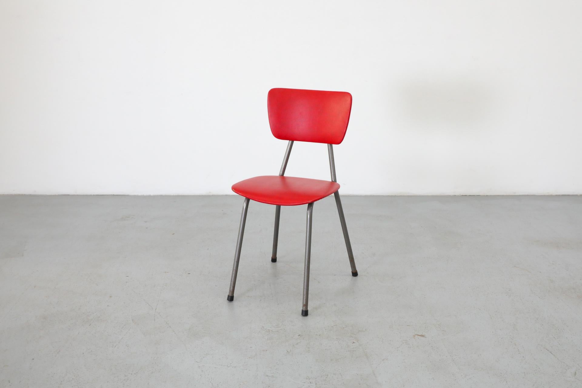 Chaises d'appoint ou de salle à manger en fil de fer inspirées de Kembo avec vinyle d'origine en vente 3