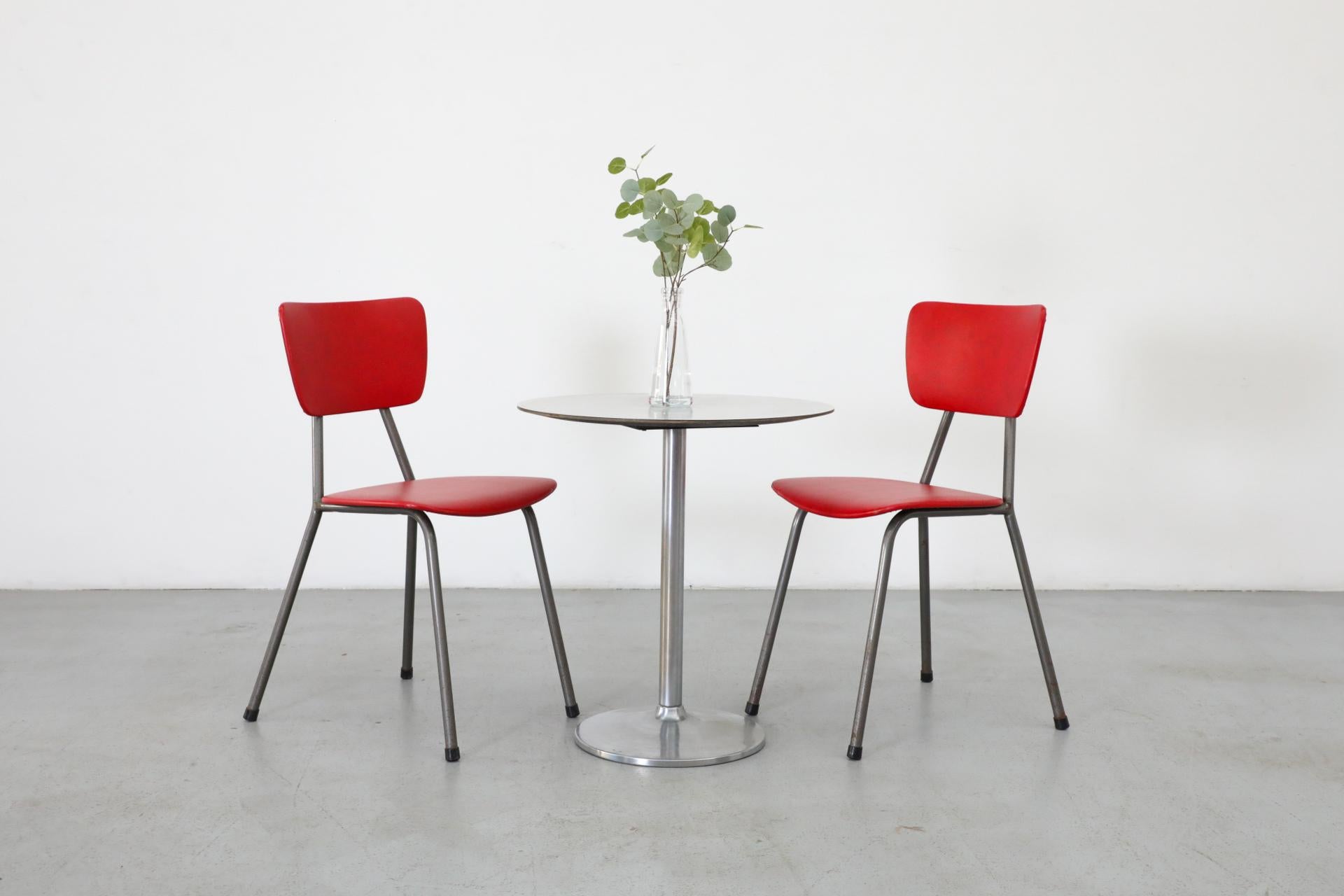 Mid-Century Modern Chaises d'appoint ou de salle à manger en fil de fer inspirées de Kembo avec vinyle d'origine en vente
