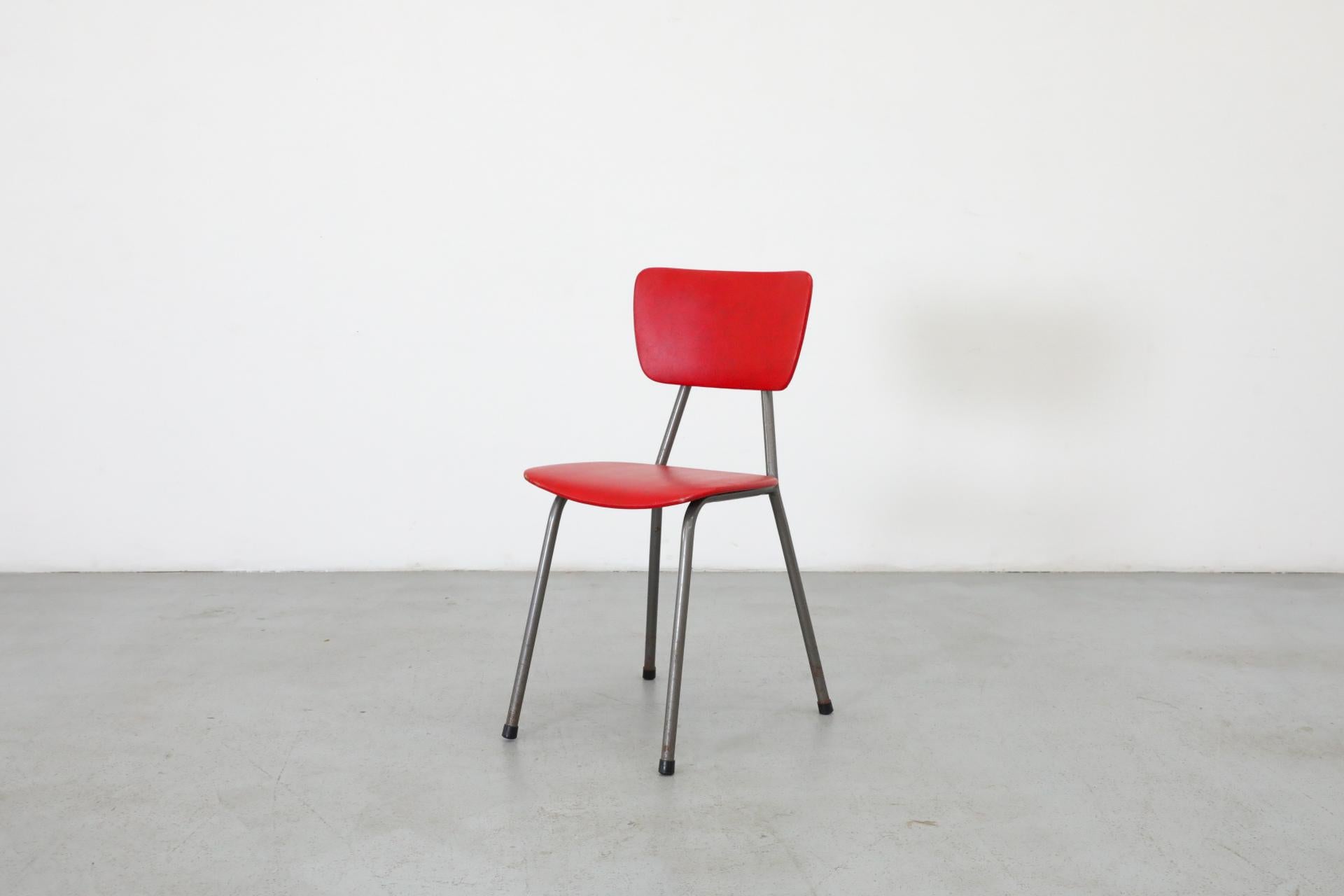 Chaises d'appoint ou de salle à manger en fil de fer inspirées de Kembo avec vinyle d'origine Bon état - En vente à Los Angeles, CA