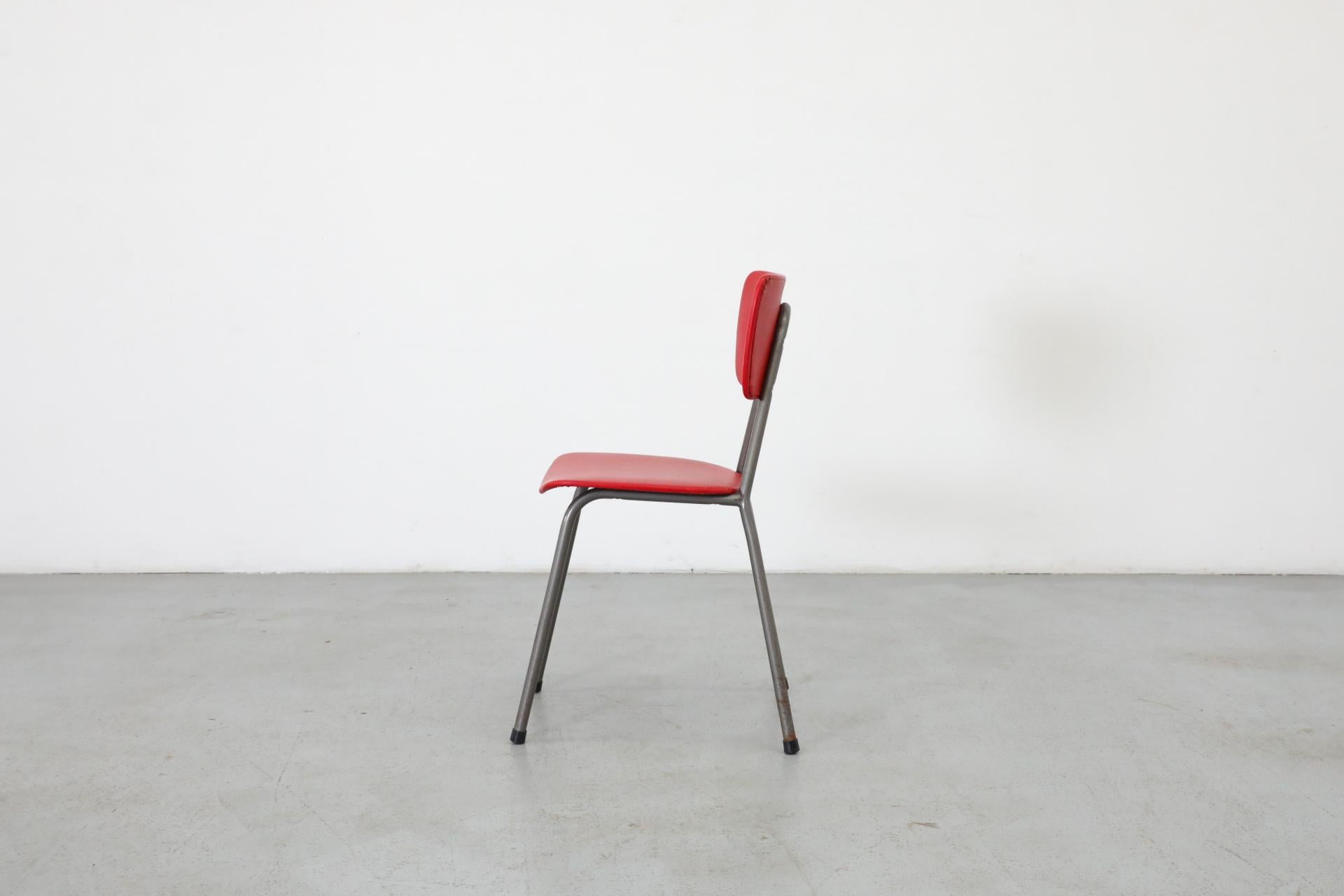 20ième siècle Chaises d'appoint ou de salle à manger en fil de fer inspirées de Kembo avec vinyle d'origine en vente