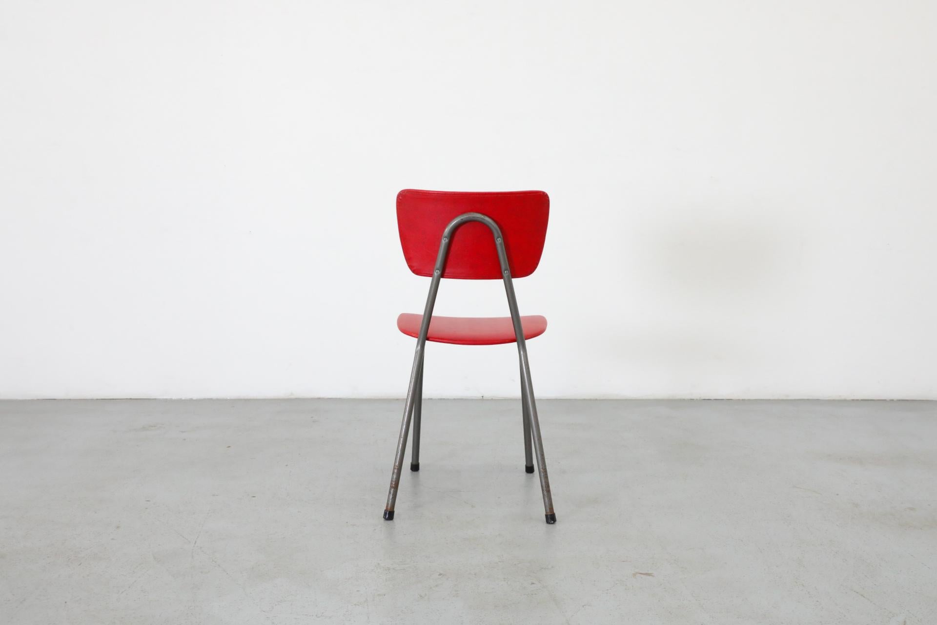 Chaises d'appoint ou de salle à manger en fil de fer inspirées de Kembo avec vinyle d'origine en vente 1