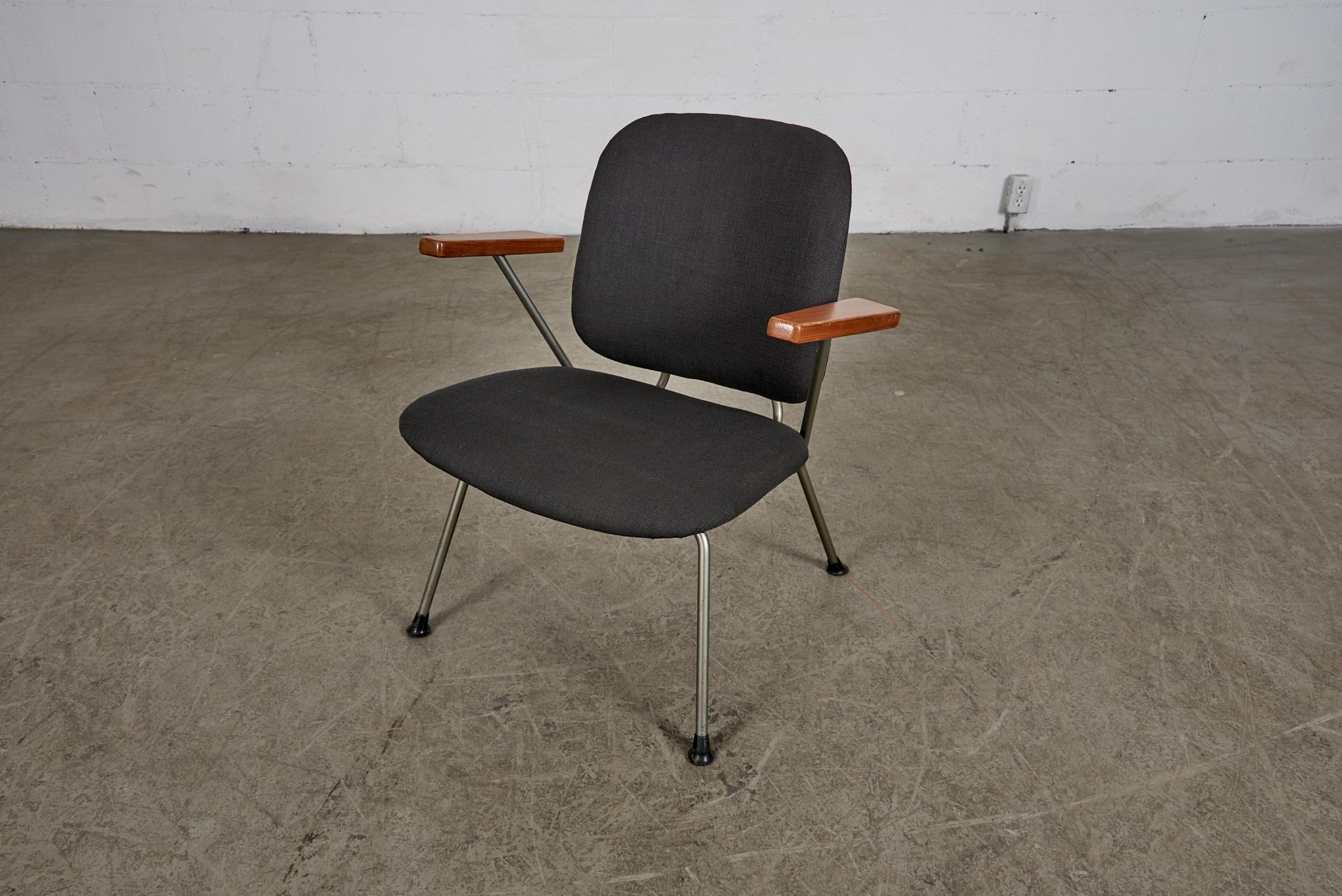 Kembo Lounge Chair Newly Upholstered in Dark Grey In Good Condition In Los Angeles, CA
