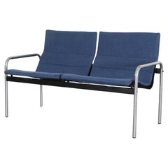 Fauteuil de la série Kembo « Ultrax » avec nouveaux revêtements d'assise bleu foncé et cadre chromé