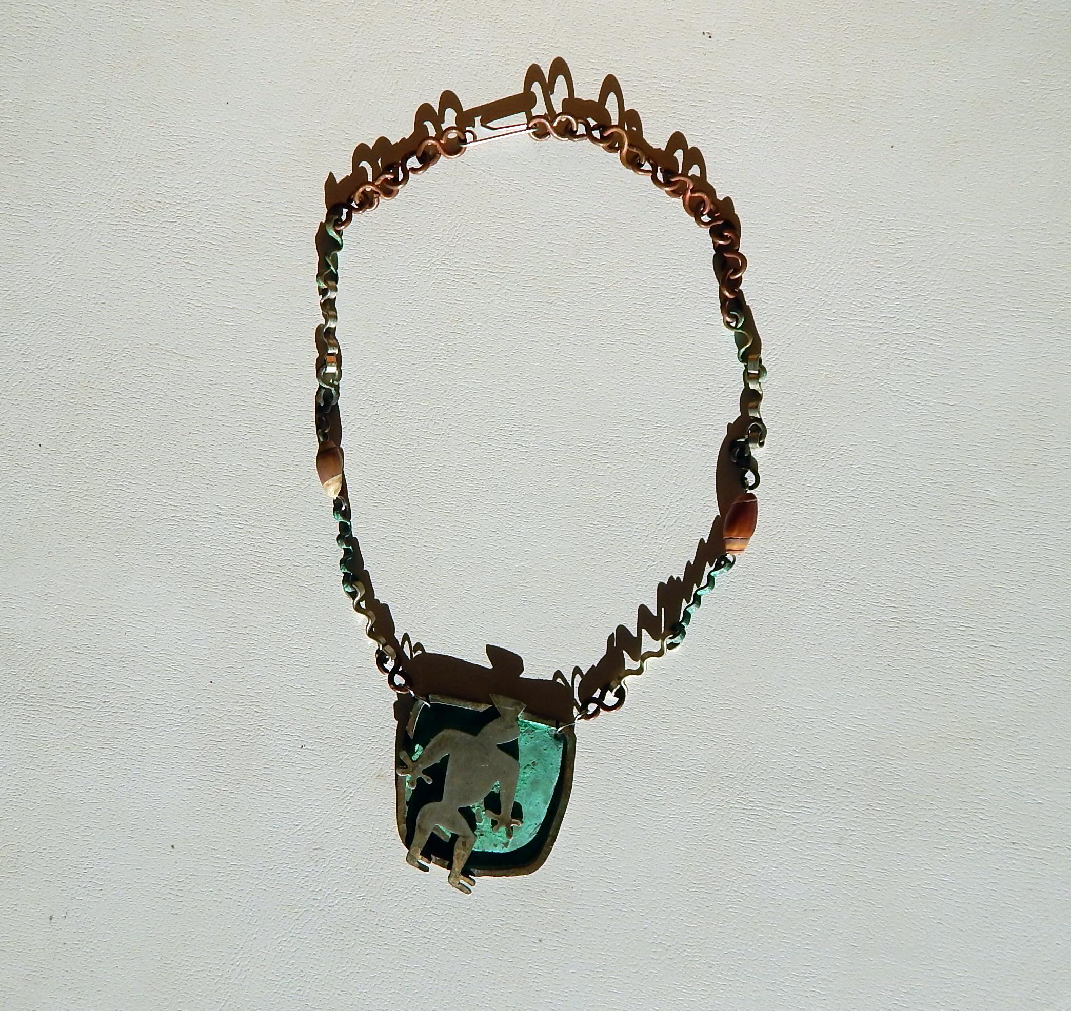 Modern pre-Columbian inspired vintage copper necklace made in Mexico by ex-pat artist Ken Beldin 1940s and 1950s.
Signed on the back: Ken Beldin & Mexico. In excellent vintage condition. Pendant measures: 2