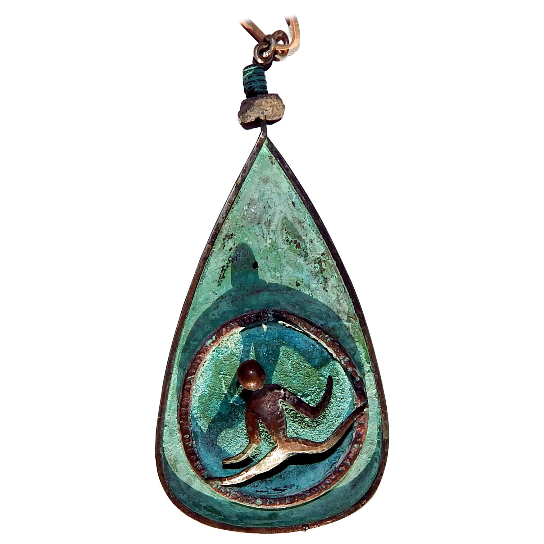 Ken Beldin Figural Pendant:: Midcentury:: Made in Mexico:: Copper en vente