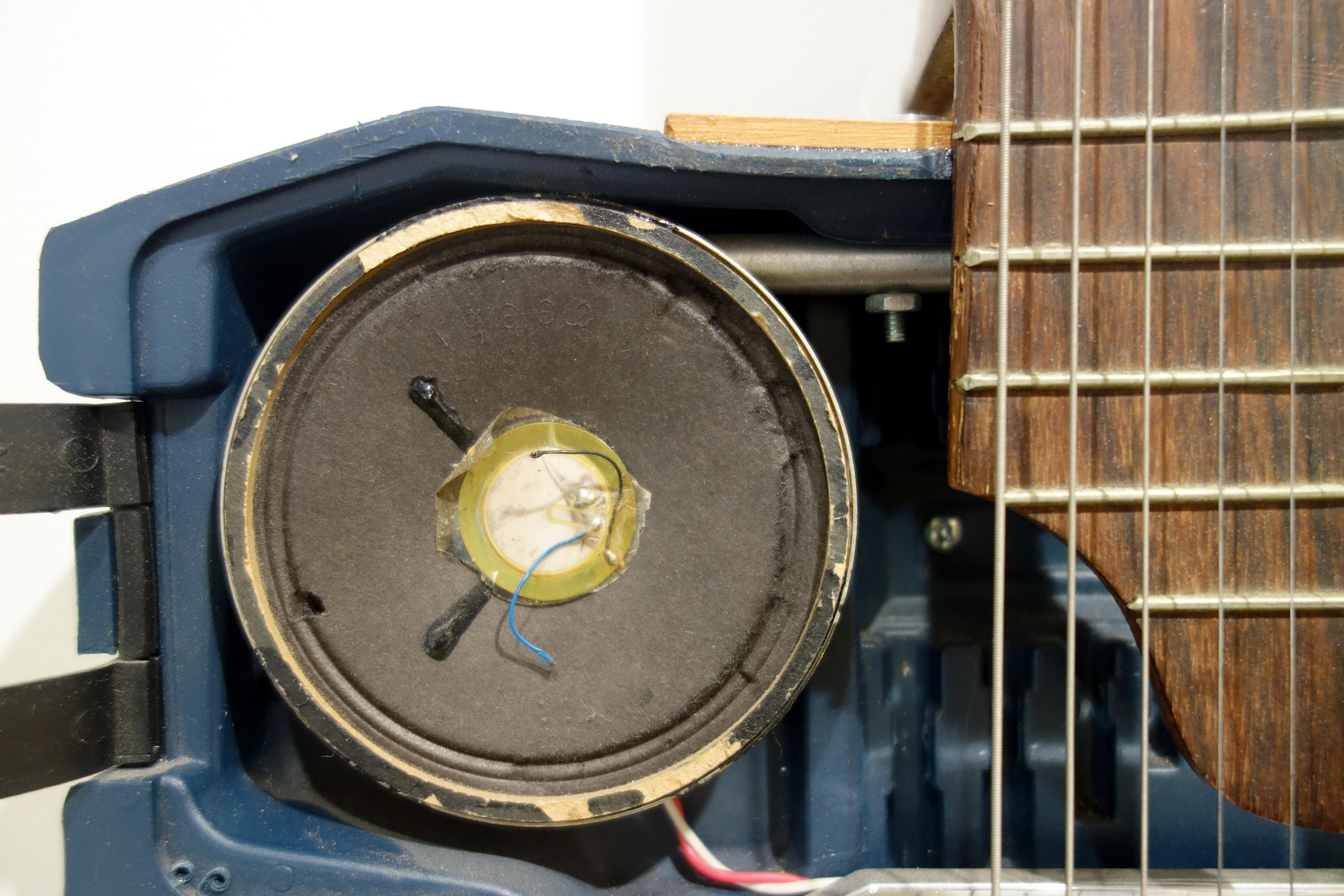 Sculpture murale hybride instrument de guitare Drill Case Guitar en vente 2
