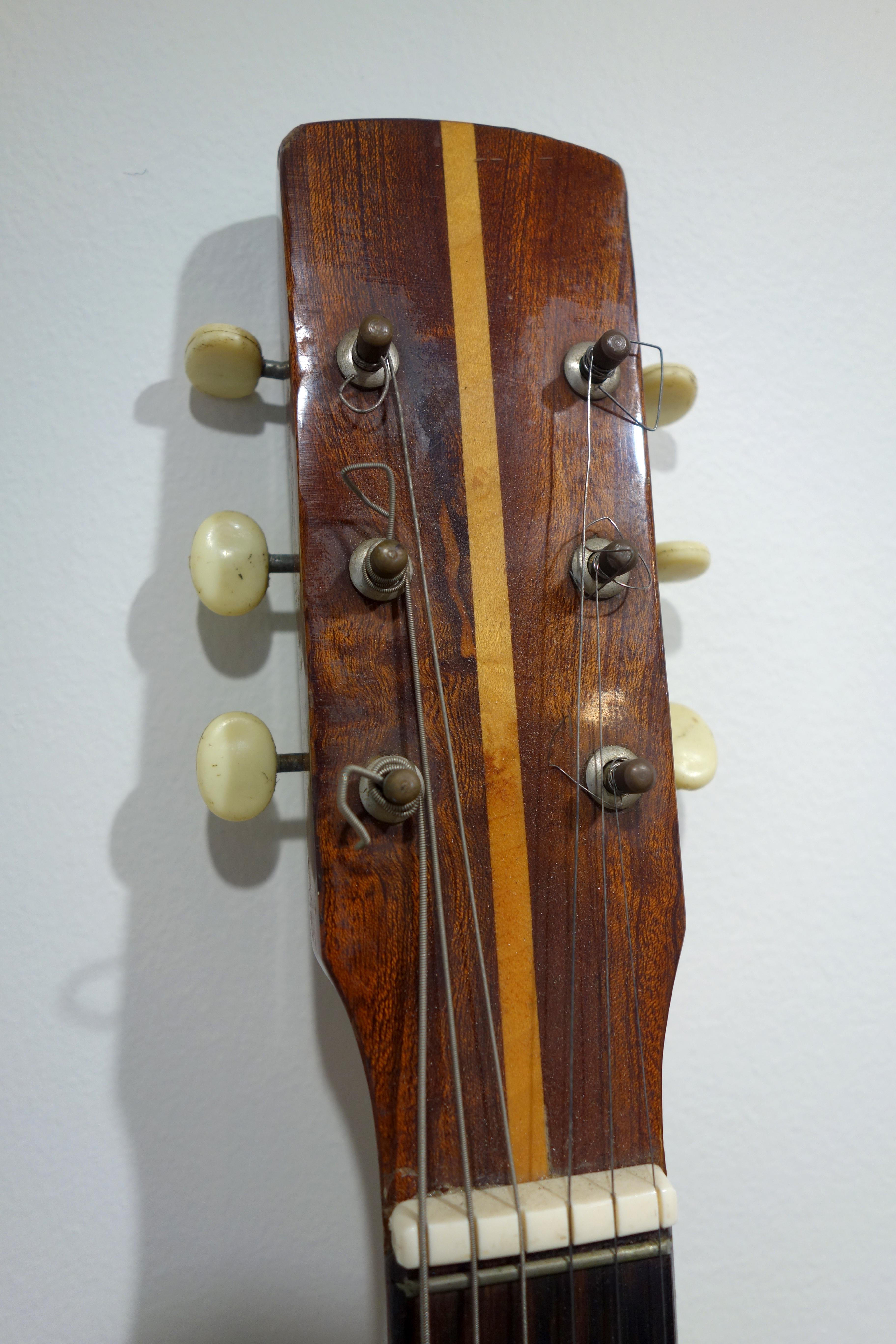 Sculpture murale hybride instrument de guitare Drill Case Guitar en vente 4