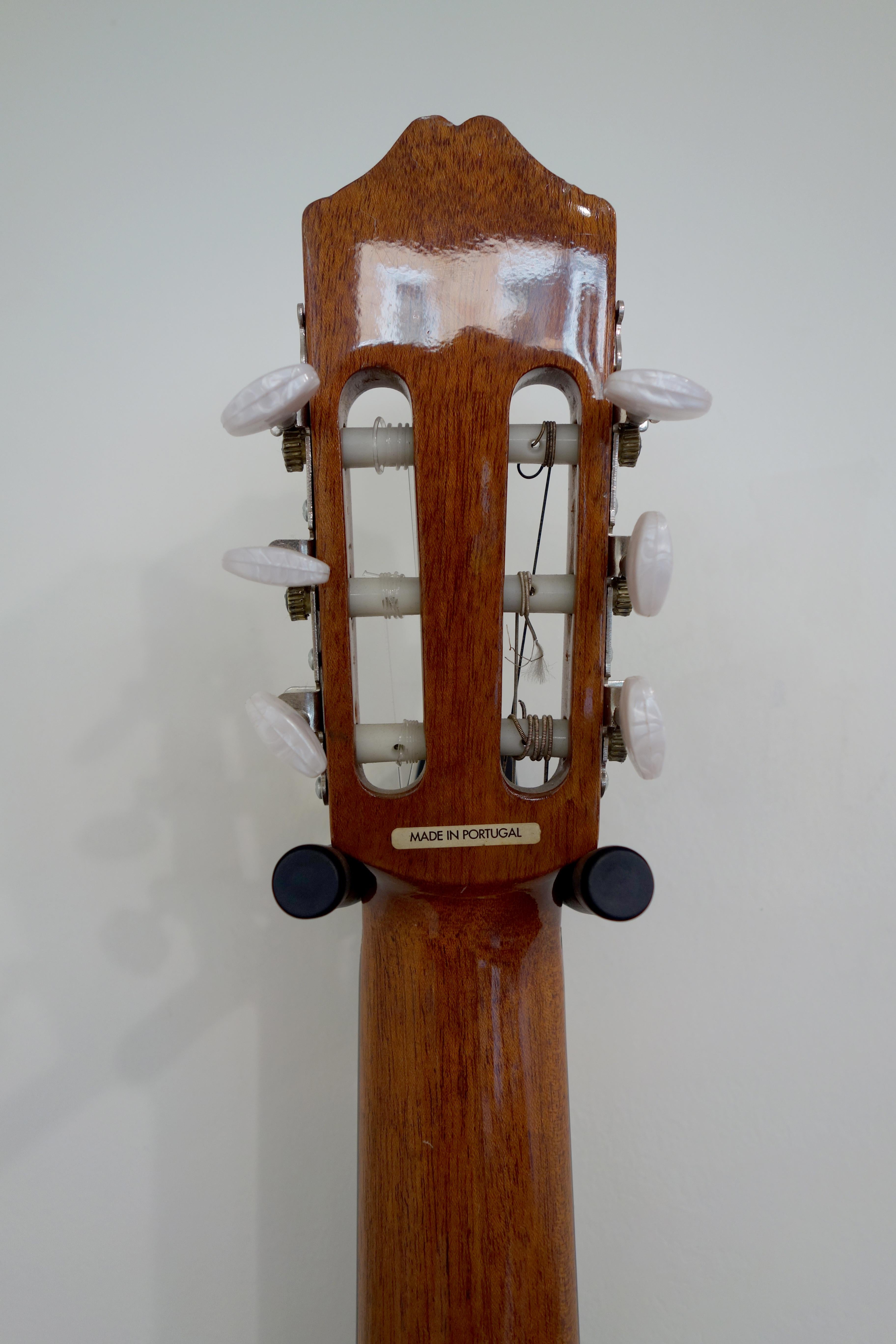 Scultura da parete di strumenti ibridi 