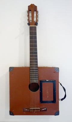 « Film Case Nylon Guitar » - Sculpture murale d'assemblage d'instruments hybrides