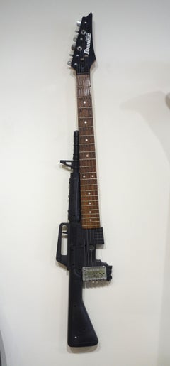 „Machine Gun Guitar III“ Hybrid Instrument-Wandskulptur, Skulptur