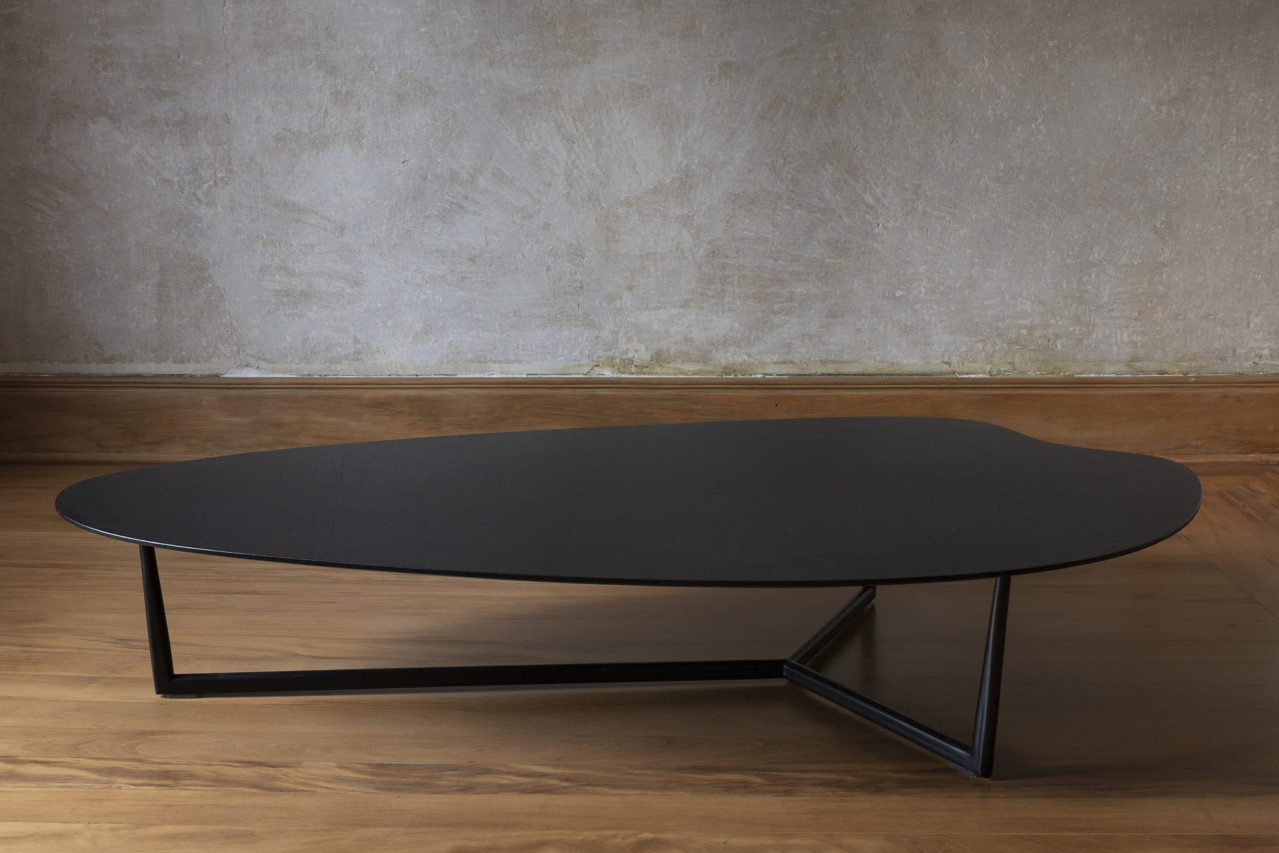 Ken Coffee Table by Doimo Brasil
Dimensions:  W 160 x D 80 x H 30 cm 
Materials: Base: metal, Top: veneer or lacquer.


With the intention of providing good taste and personality, Doimo deciphers trends and follows the evolution of man and his