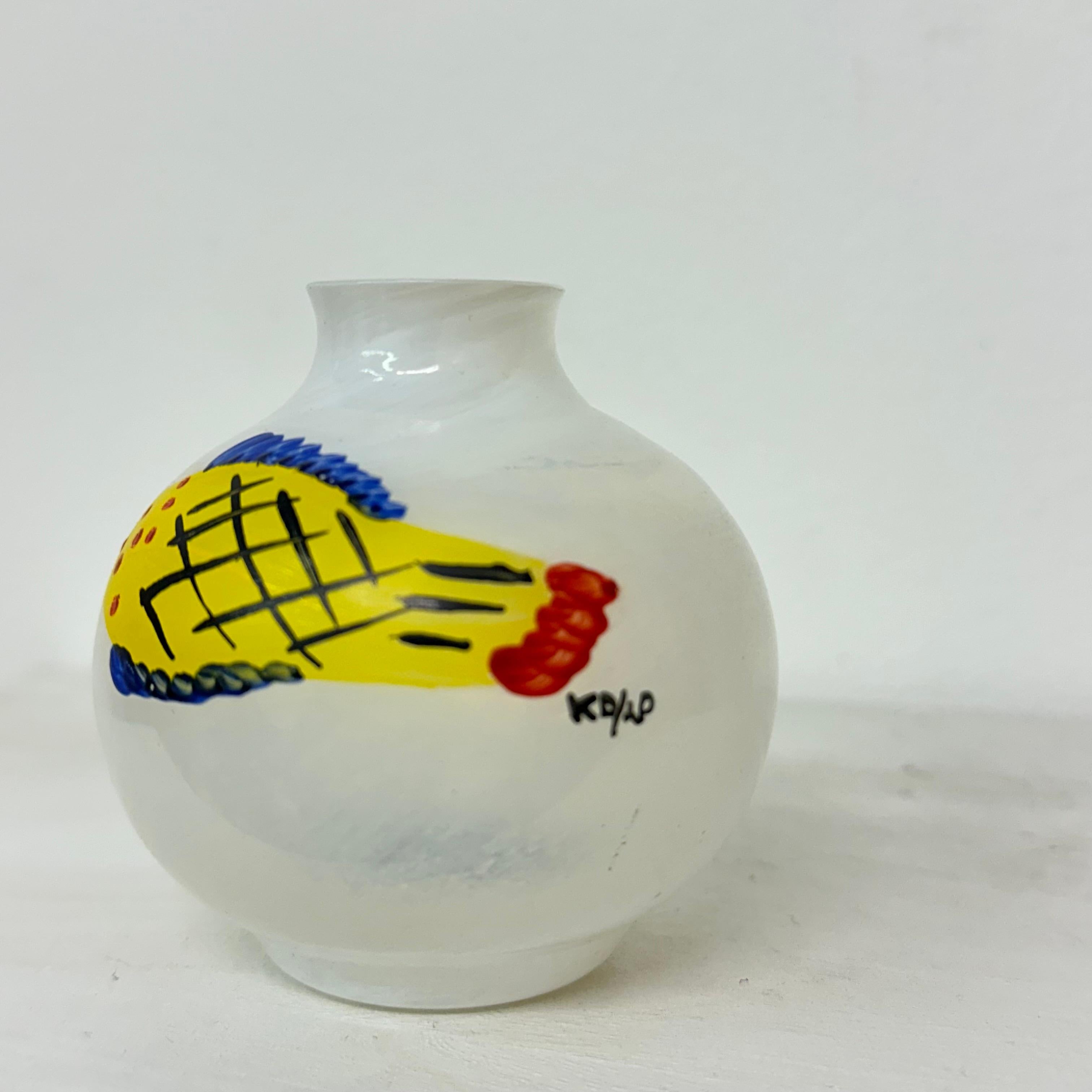 Ken Done   for Kosta Boda Miniature vase hand painted In Good Condition In Delft, NL