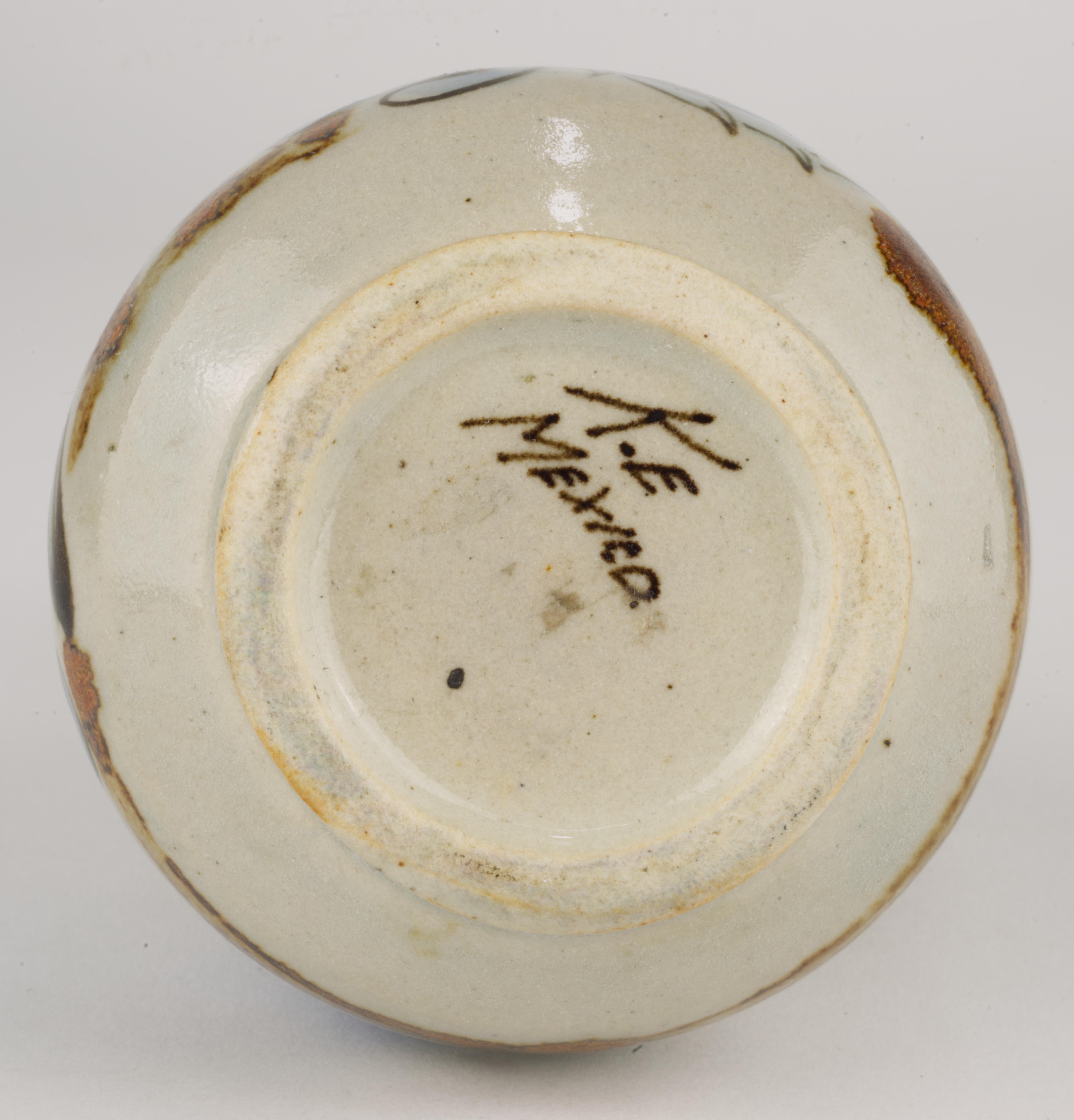 Ken Edwards, signierte Tonala Mexico-Kunstkeramik-Keramik-Kanne-Knospenvase mit Vogel im Angebot 3