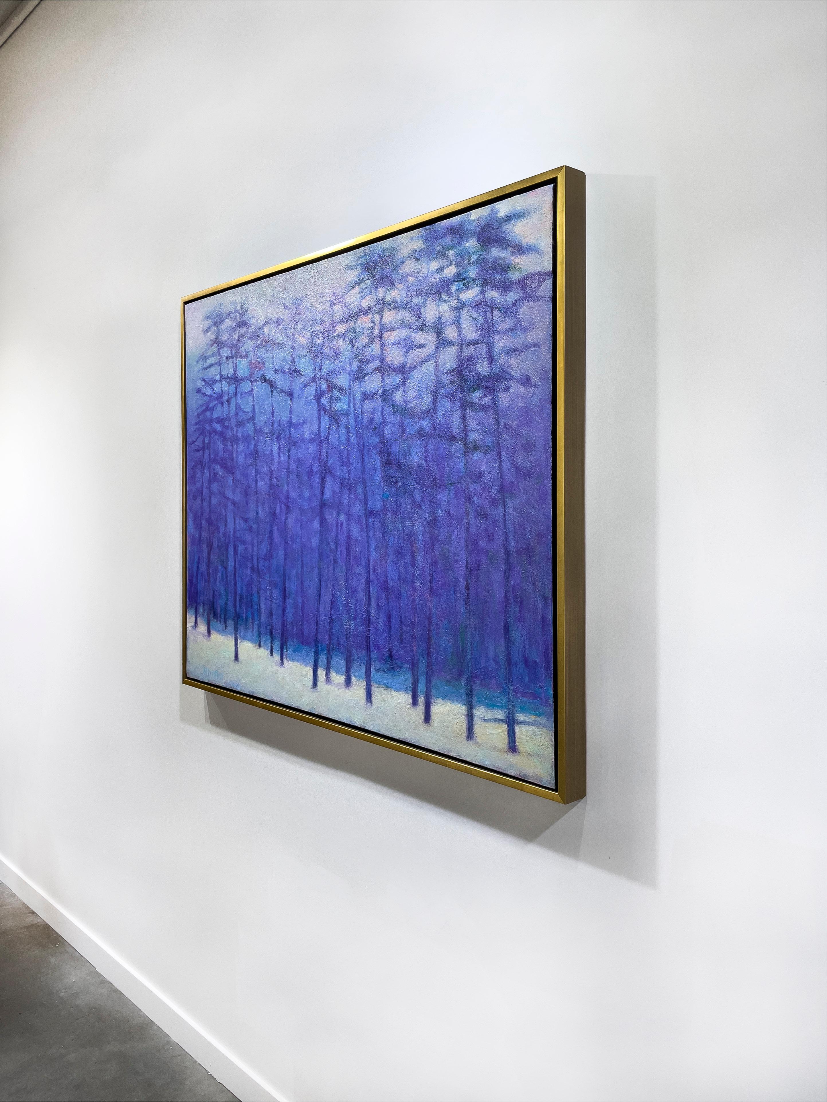 Ce paysage abstrait contemporain de Ken Elliotts est réalisé avec de la peinture à l'huile sur toile. Il se caractérise par une palette bleue-violette froide, capturant une scène abstraite d'une forêt en hiver. Les arbres sont représentés dans des