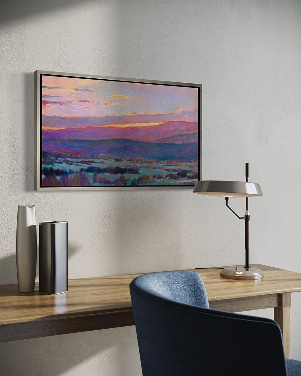 Questo coloratissimo paesaggio astratto è una stampa giclée in edizione limitata di Ken Elliott con una tiratura di 195 esemplari. Stampata su tela, questa giclée viene spedita incorniciata in una cornice d'oro fluttuante cablata e pronta per essere
